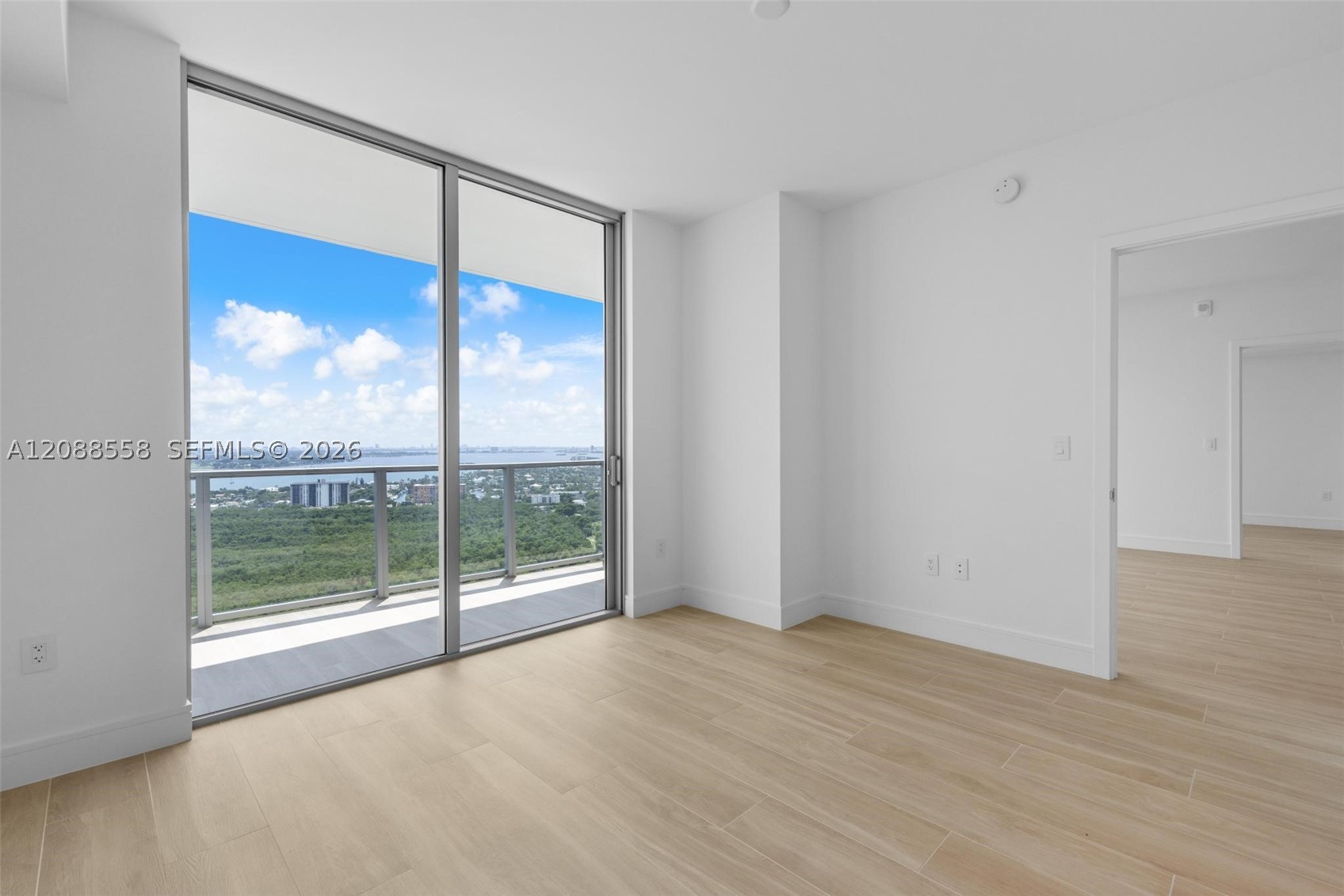 2411 Laguna Circle #2803, Miami FL 33181