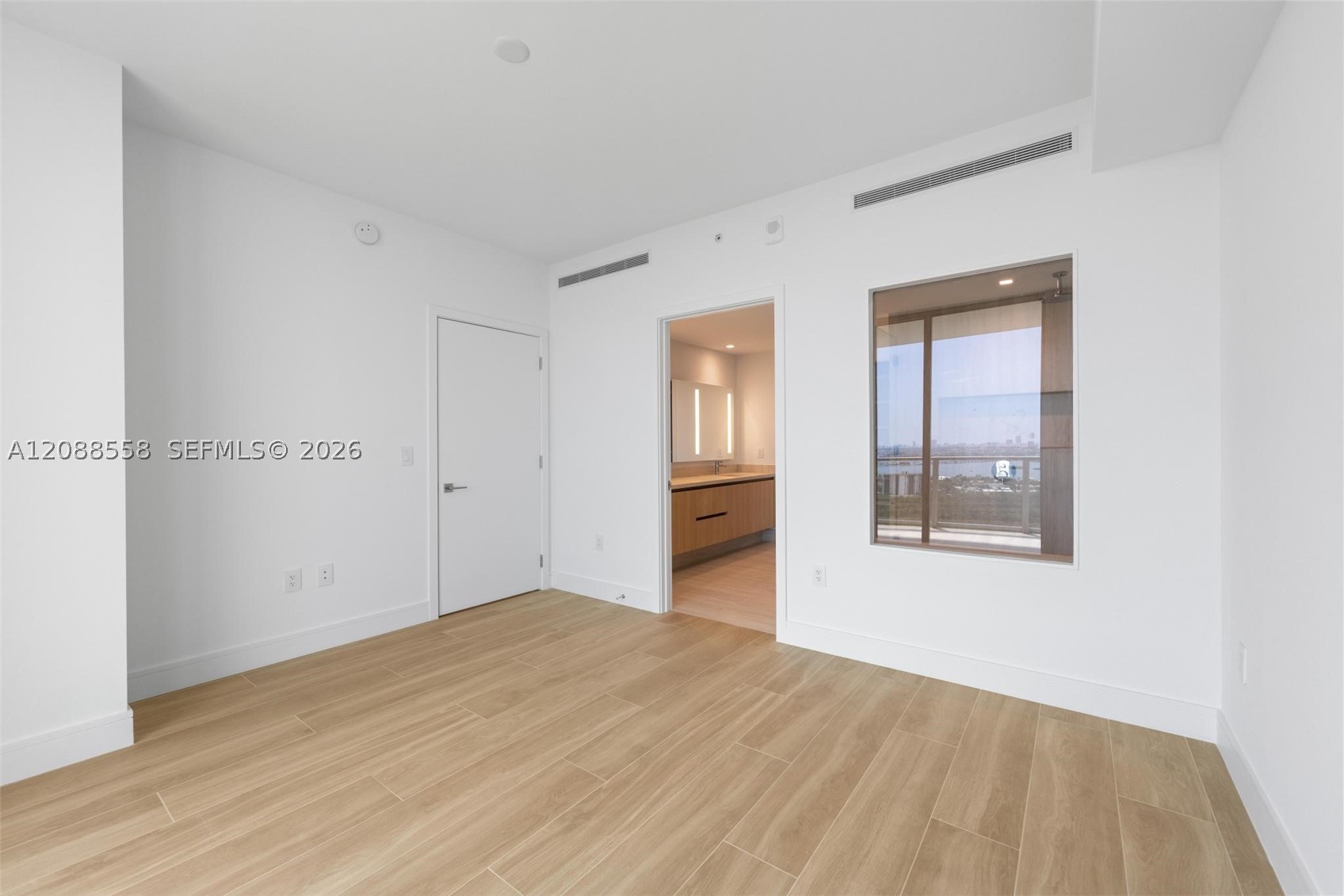 2411 Laguna Circle #2803, Miami FL 33181