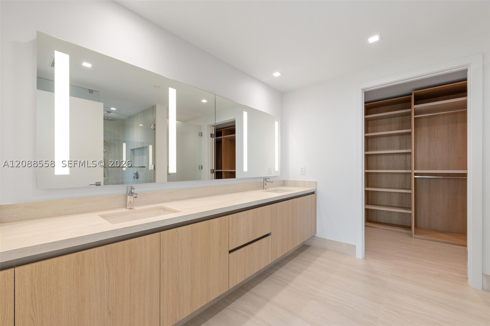 2411 Laguna Circle #2803, Miami FL 33181