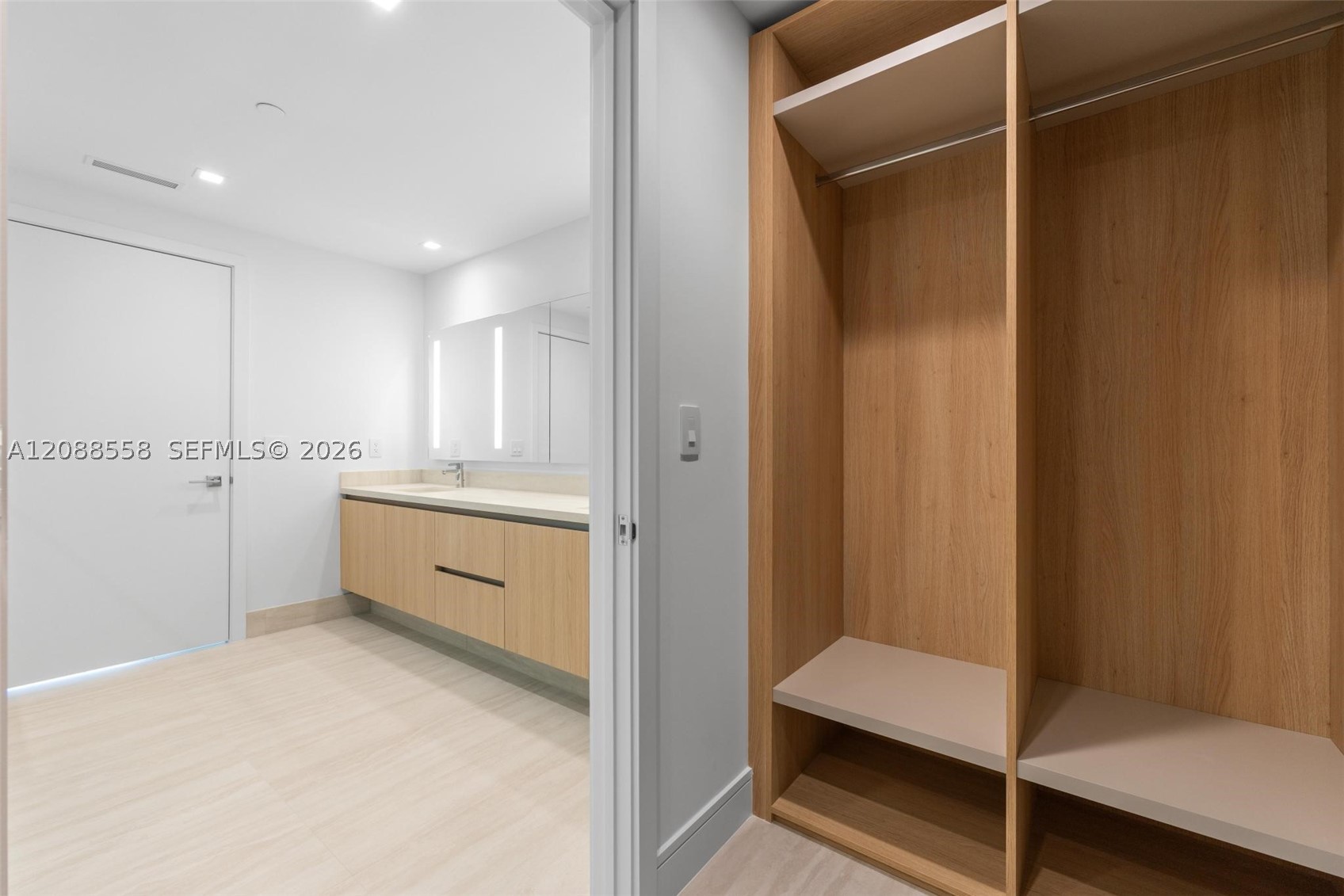 2411 Laguna Circle #2803, Miami FL 33181