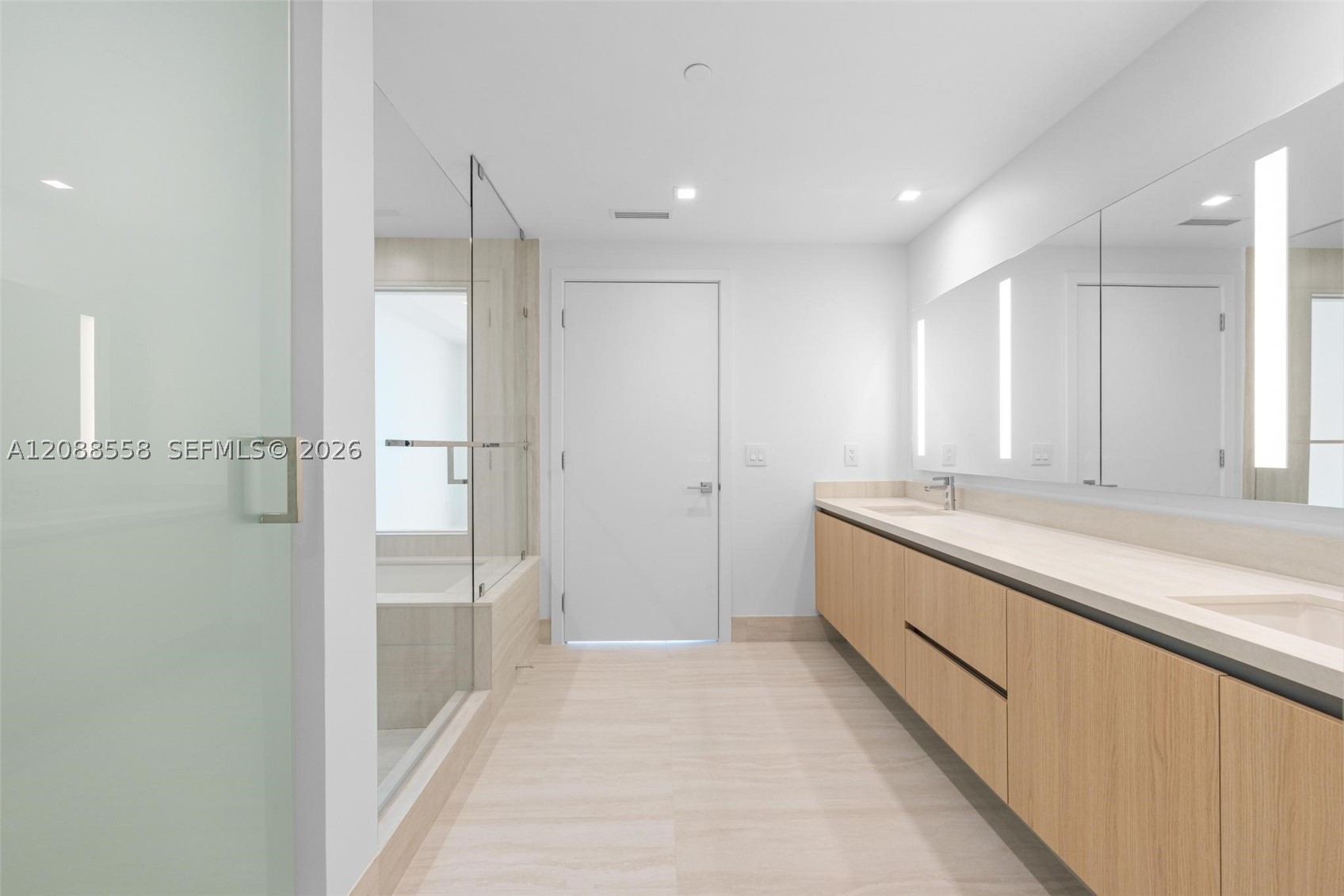 2411 Laguna Circle #2803, Miami FL 33181