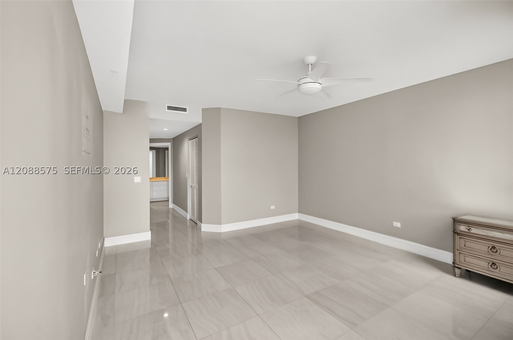 848 Brickell Key Dr #1104, Miami FL 33131