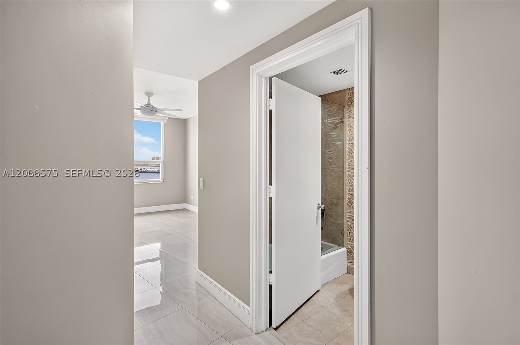 848 Brickell Key Dr #1104, Miami FL 33131