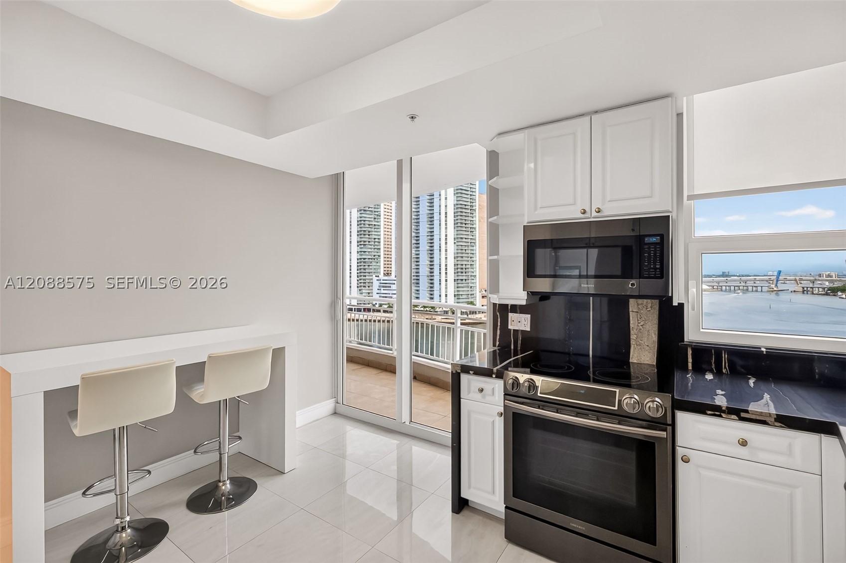 848 Brickell Key Dr #1104, Miami FL 33131