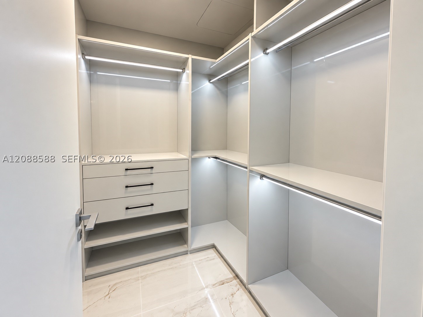 300 Biscayne Boulevard Way #1605W, Miami FL 33131
