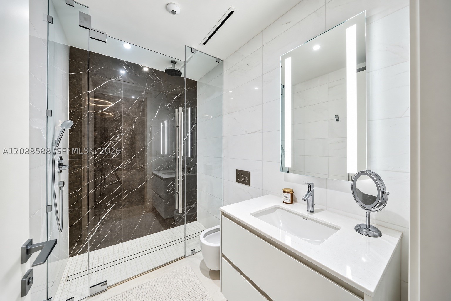 300 Biscayne Boulevard Way #1605W, Miami FL 33131