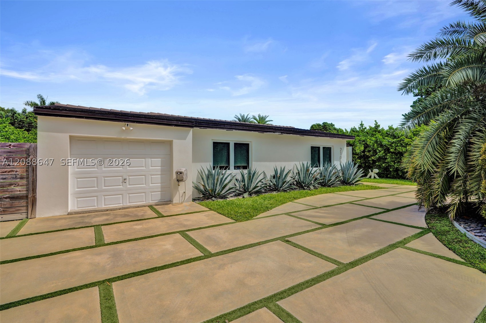2105 Alamanda Dr #0, North Miami FL 33181