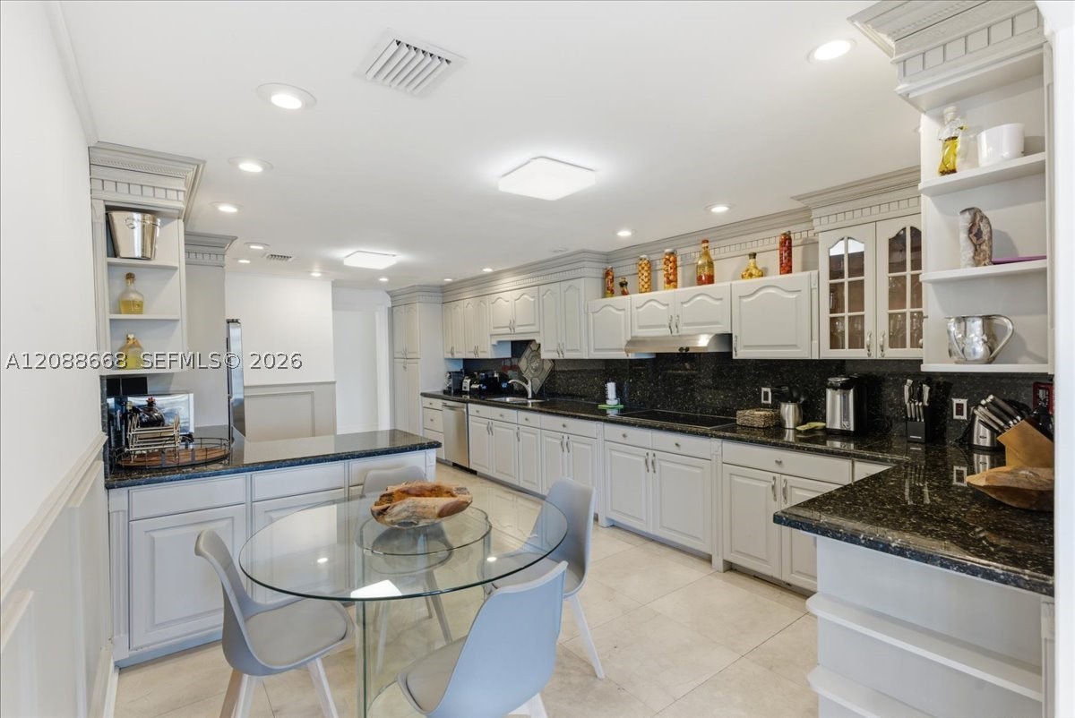 1249 Biscaya Dr #1249, Surfside FL 33154