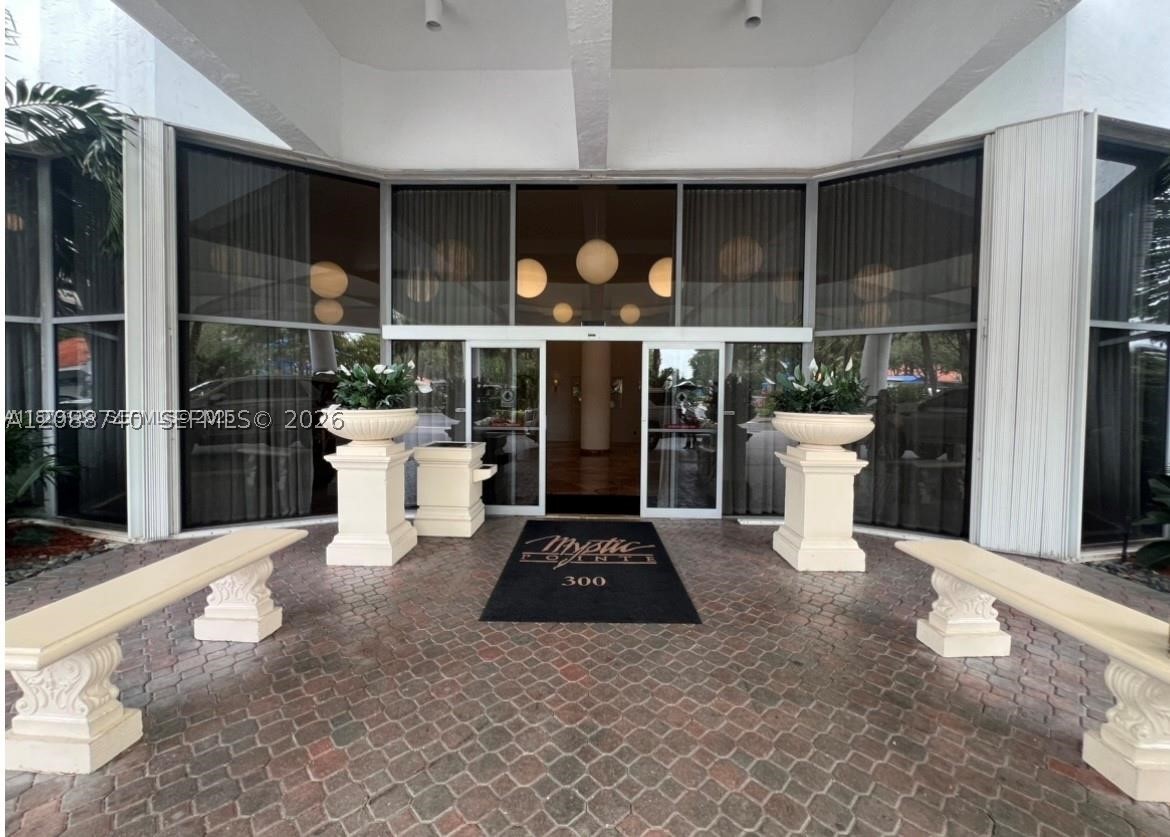 3600 Mystic Pointe Dr #604, Aventura FL 33180