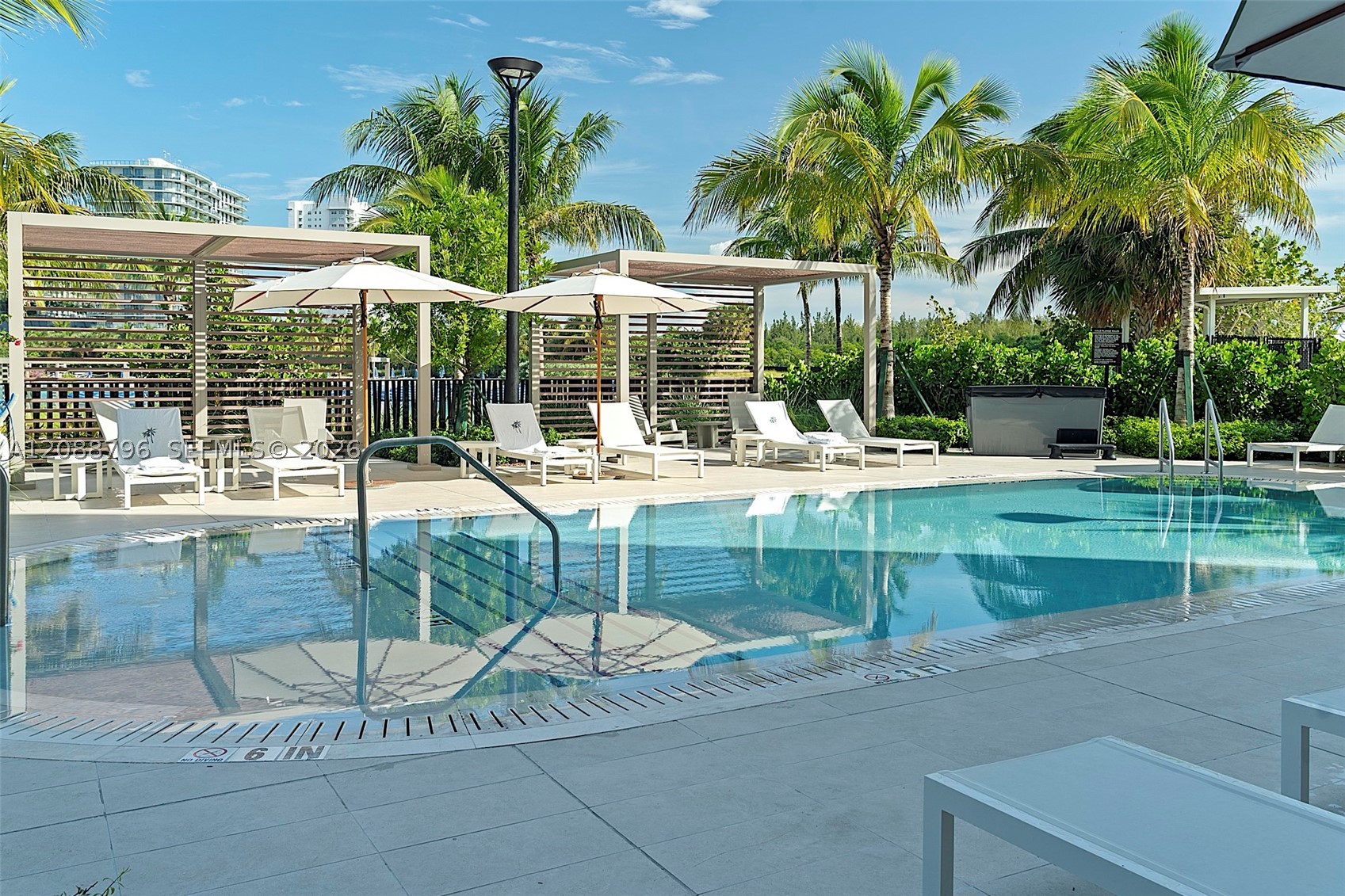 2411 laguna cir #2802, North Miami FL 33181