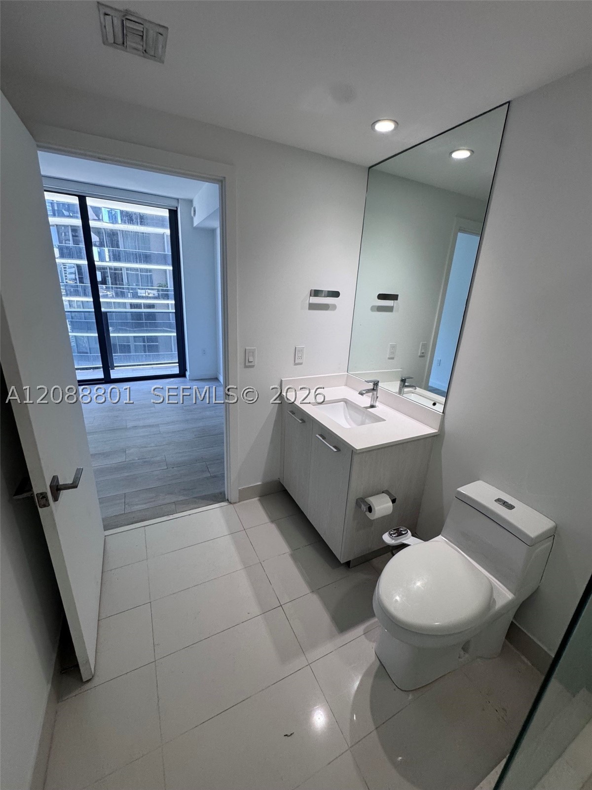 55 SW 9th St #2401, Miami FL 33130