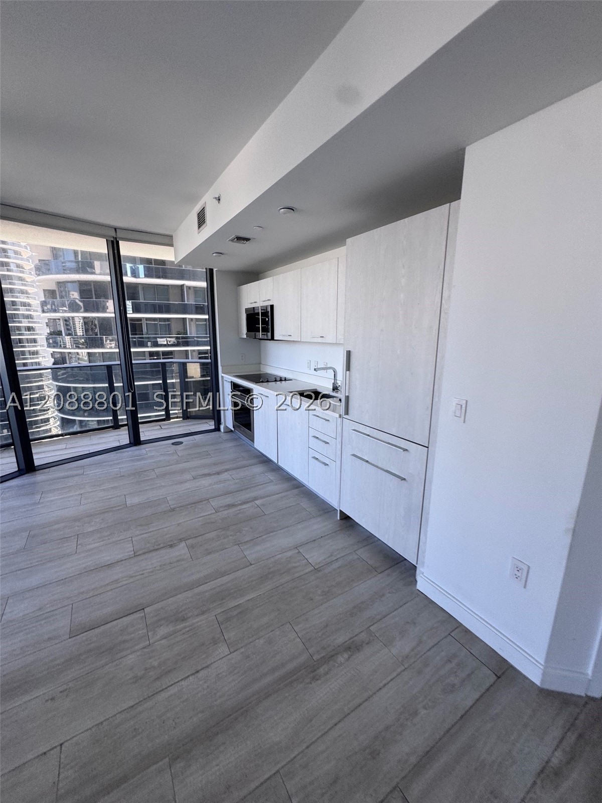 55 SW 9th St #2401, Miami FL 33130