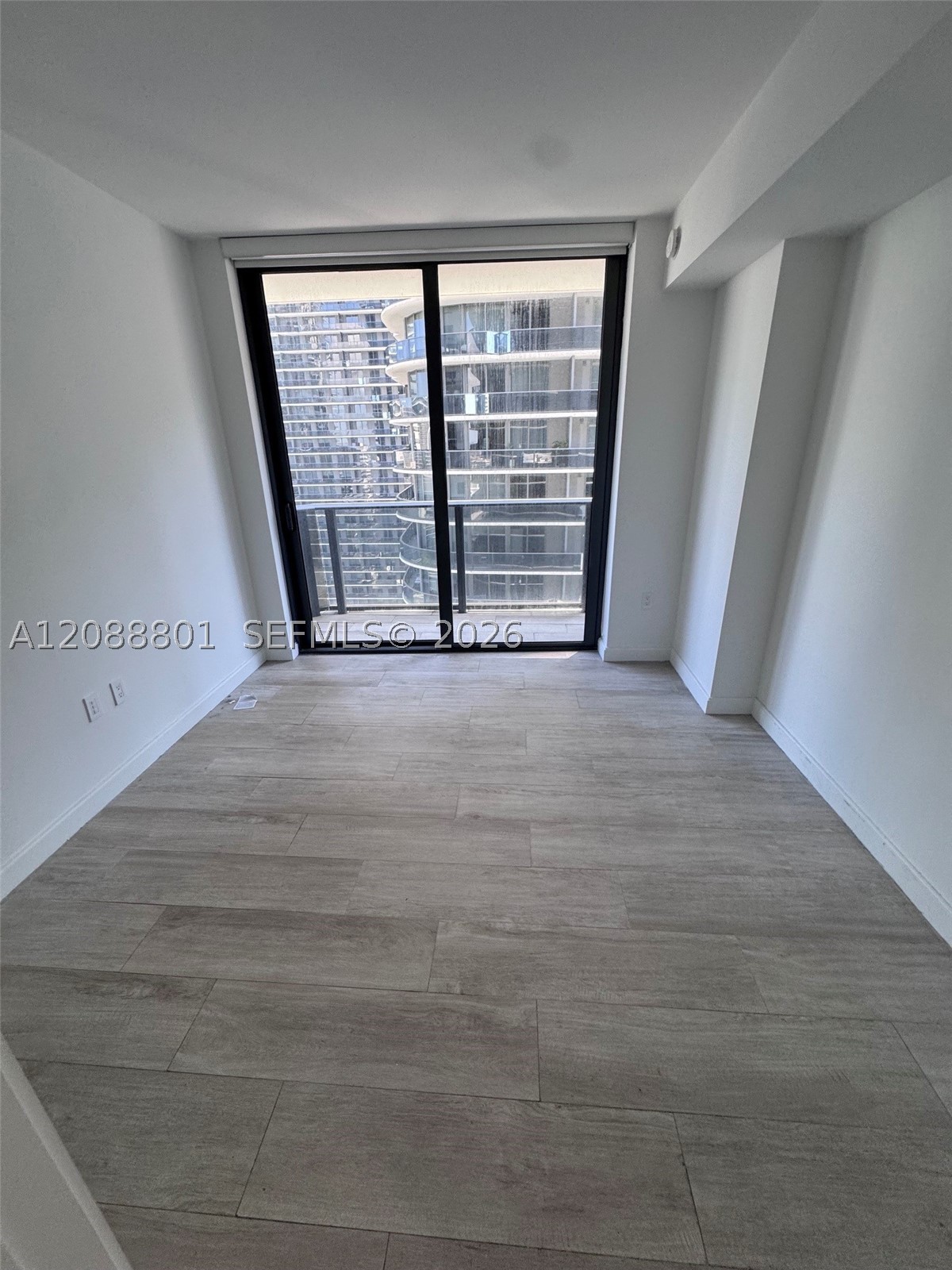55 SW 9th St #2401, Miami FL 33130