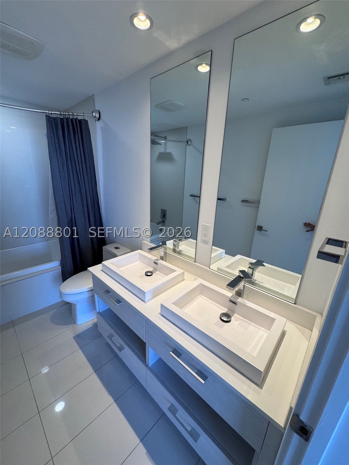 55 SW 9th St #2401, Miami FL 33130
