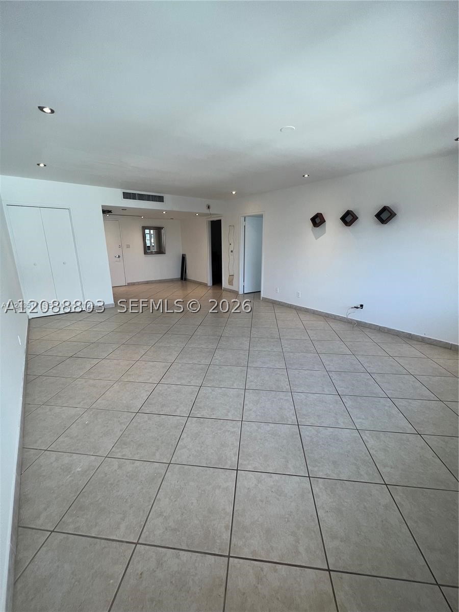 5161 Collins Ave #1710, Miami Beach FL 33140