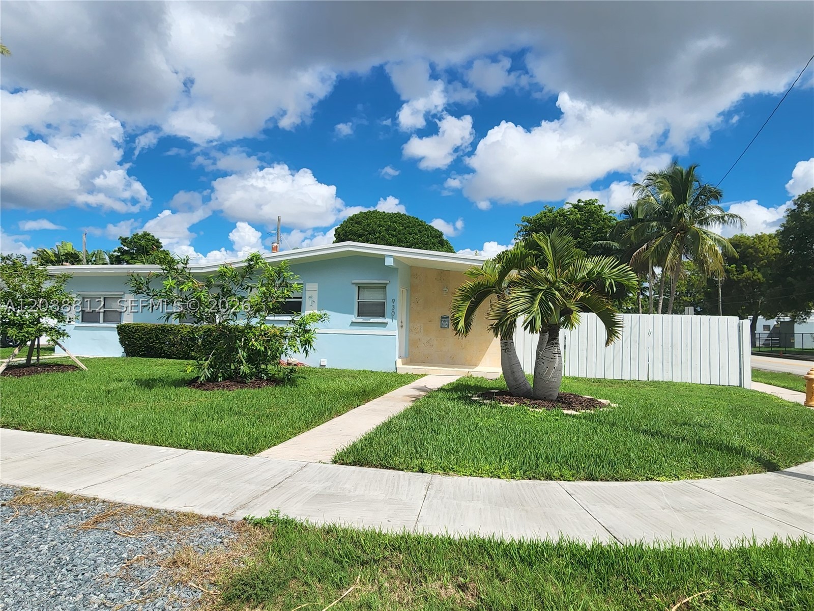 9301 SW 54th St, Miami FL 33165