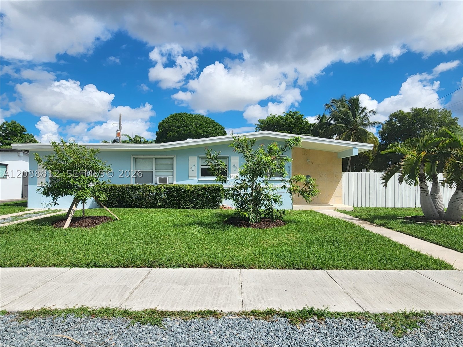 9301 SW 54th St, Miami FL 33165