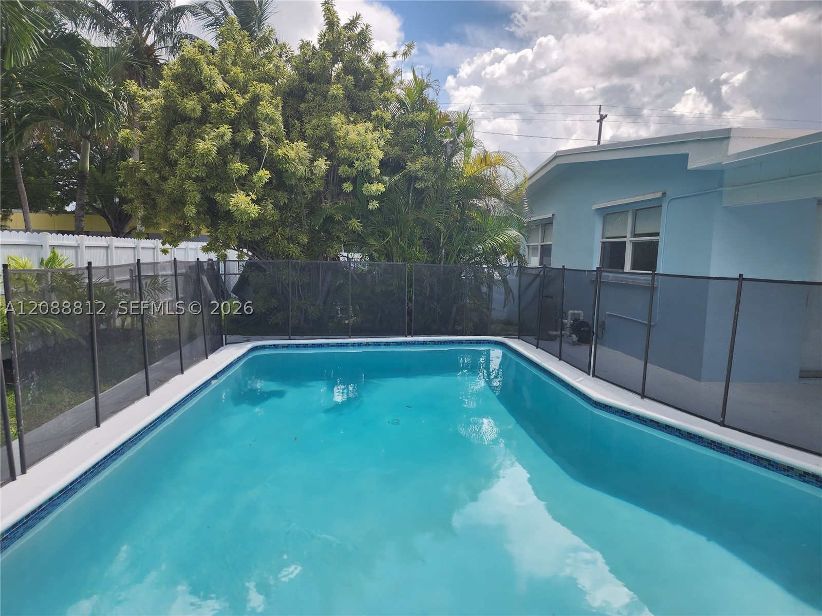 9301 SW 54th St, Miami FL 33165