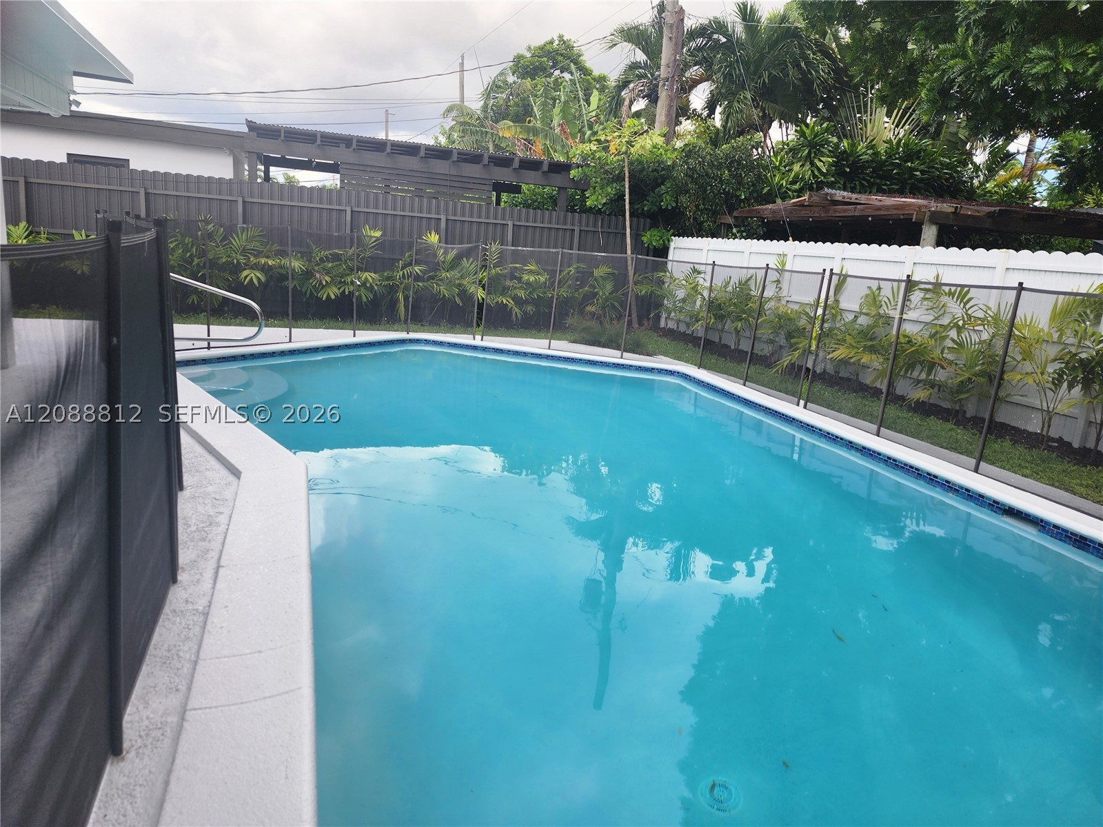 9301 SW 54th St, Miami FL 33165