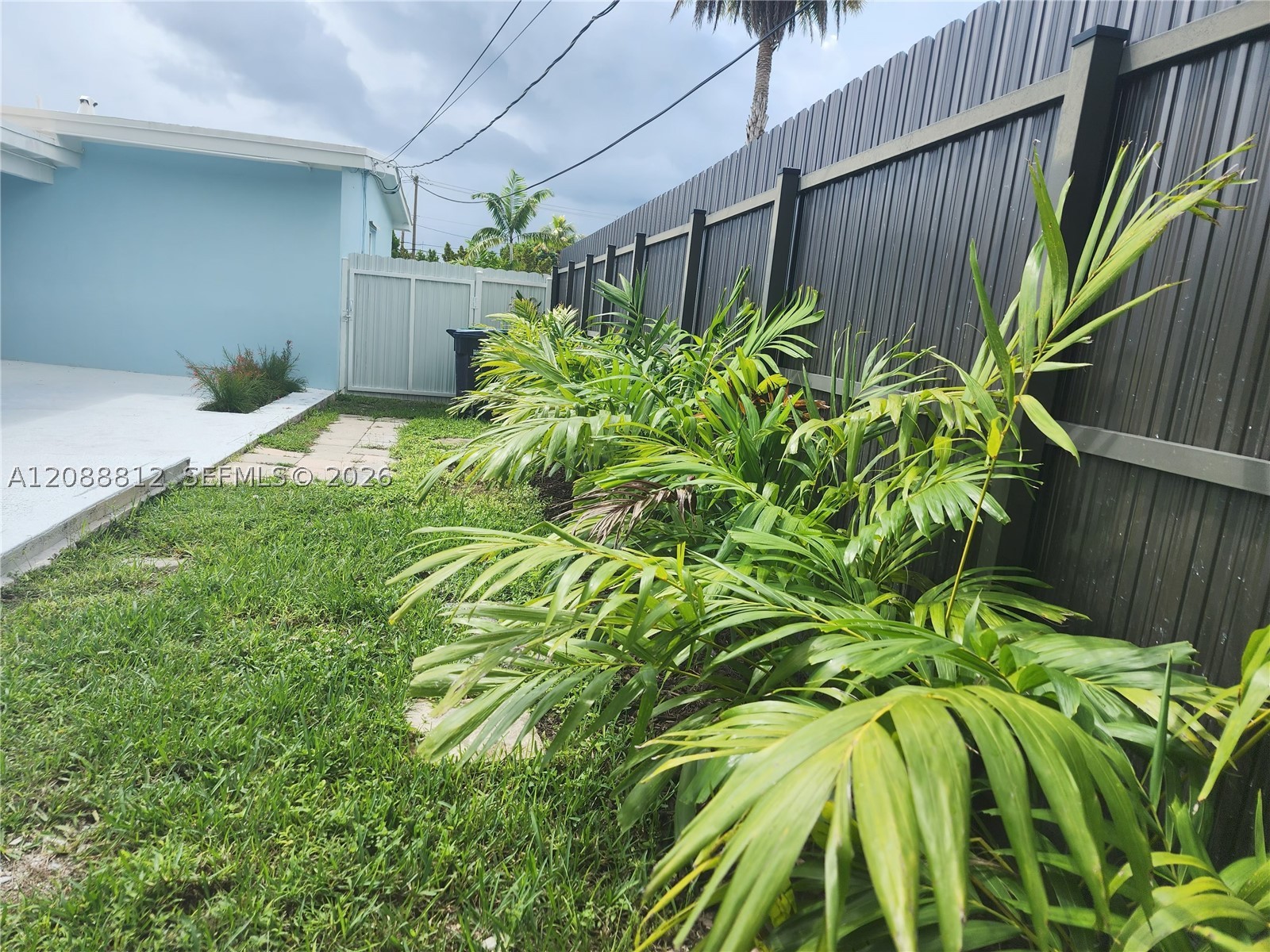 9301 SW 54th St, Miami FL 33165