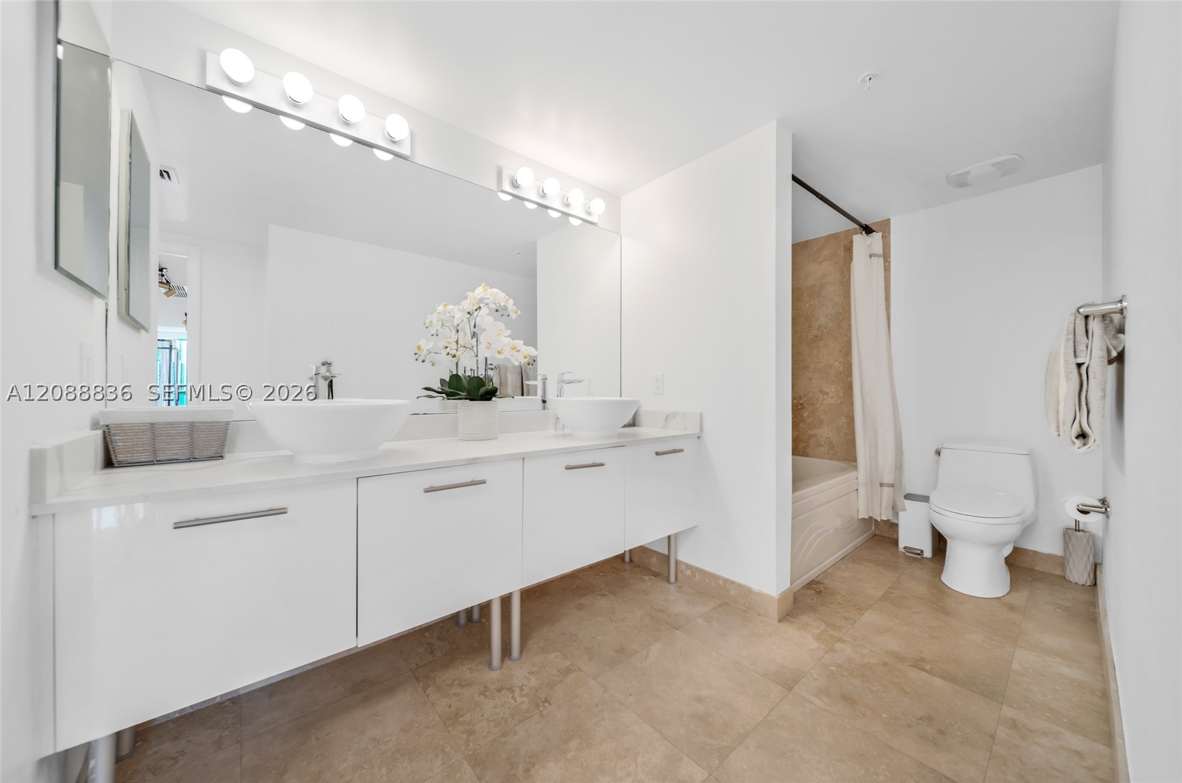 41 SE 5th St #1407, Miami FL 33131