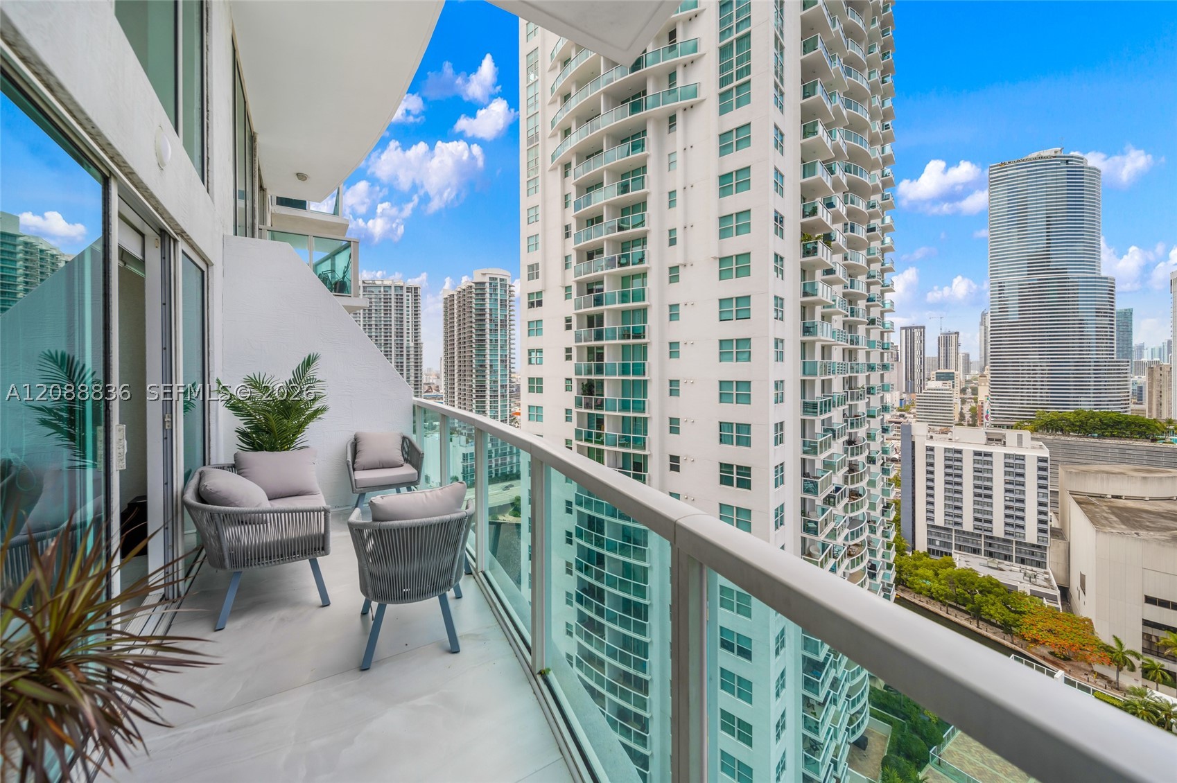 41 SE 5th St #1407, Miami FL 33131