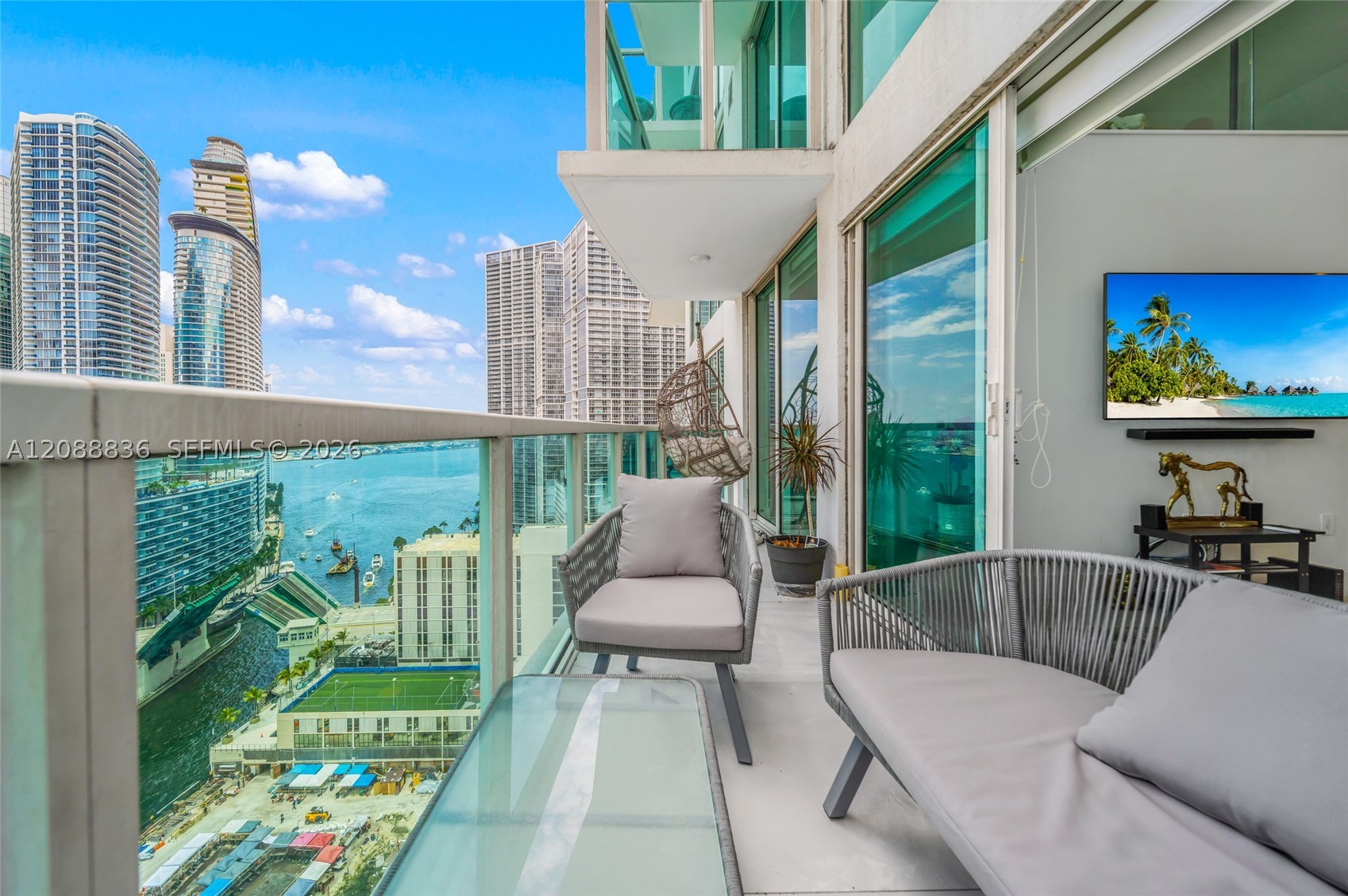 41 SE 5th St #1407, Miami FL 33131