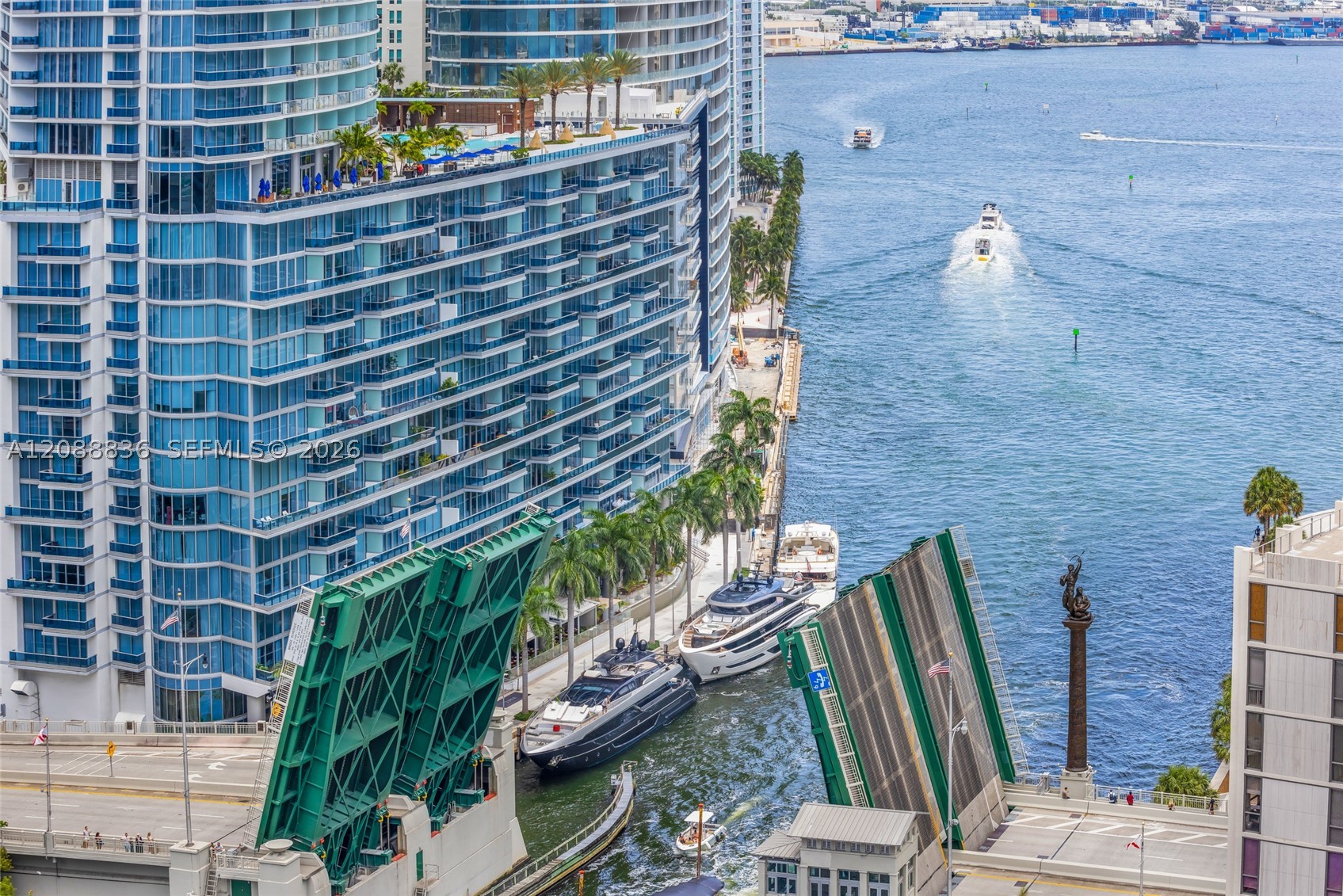 41 SE 5th St #1407, Miami FL 33131