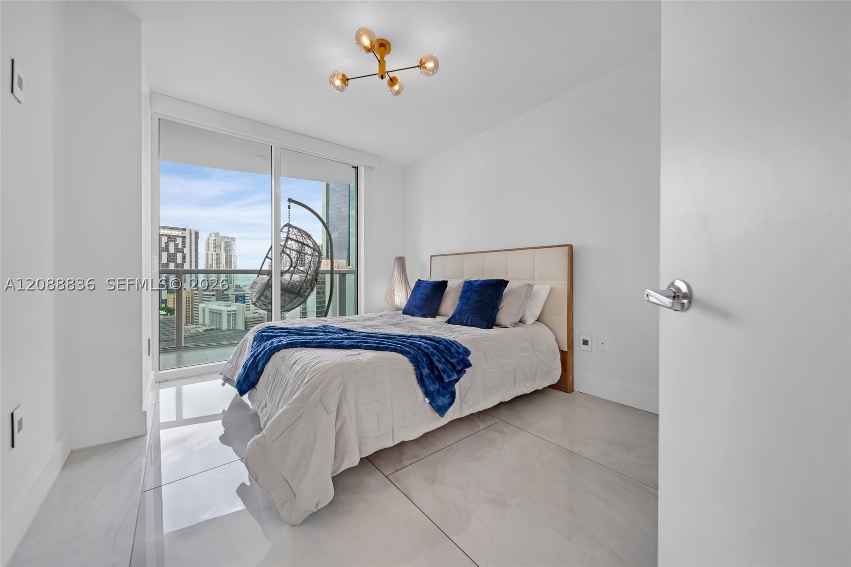 41 SE 5th St #1407, Miami FL 33131