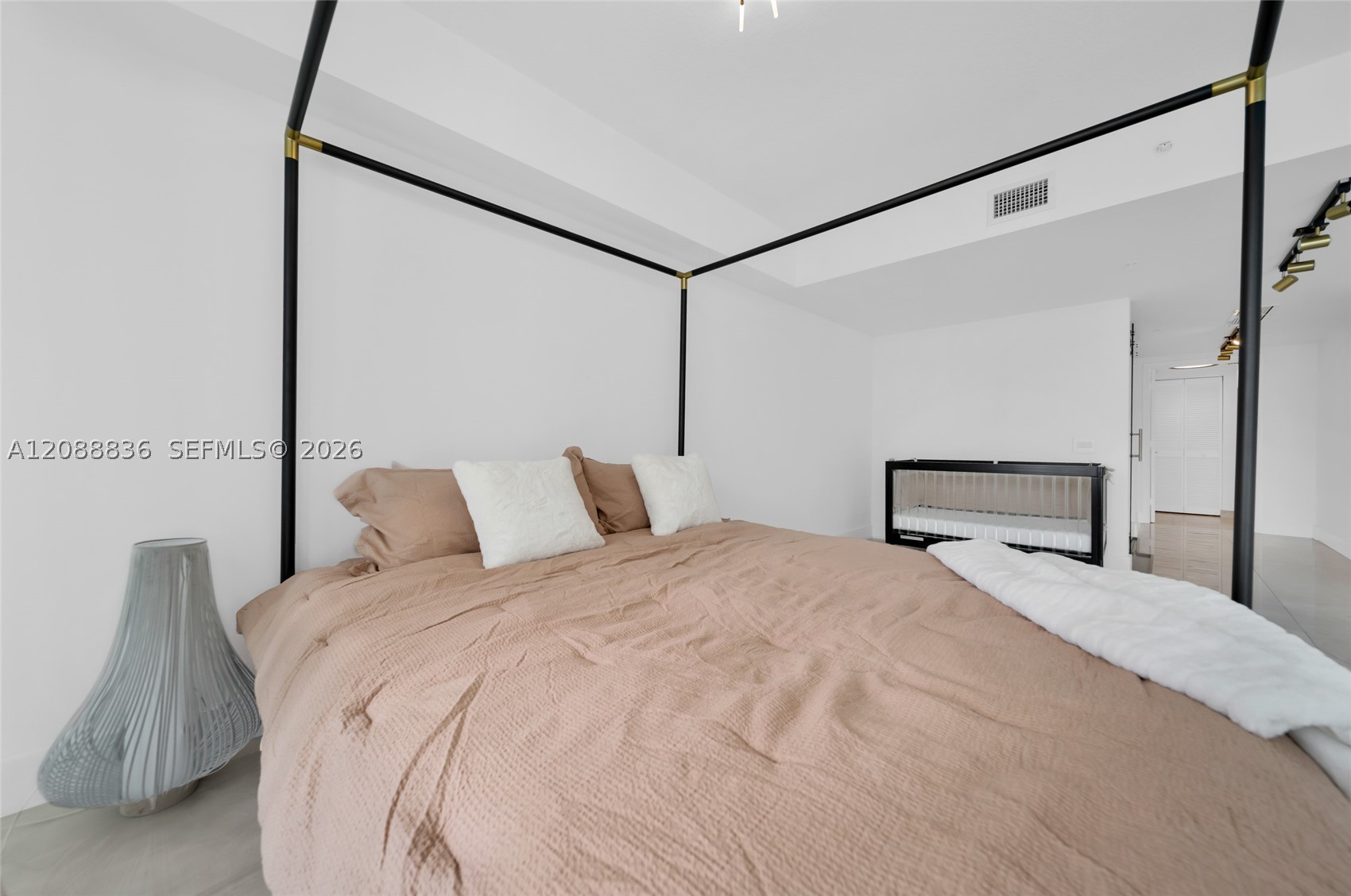 41 SE 5th St #1407, Miami FL 33131