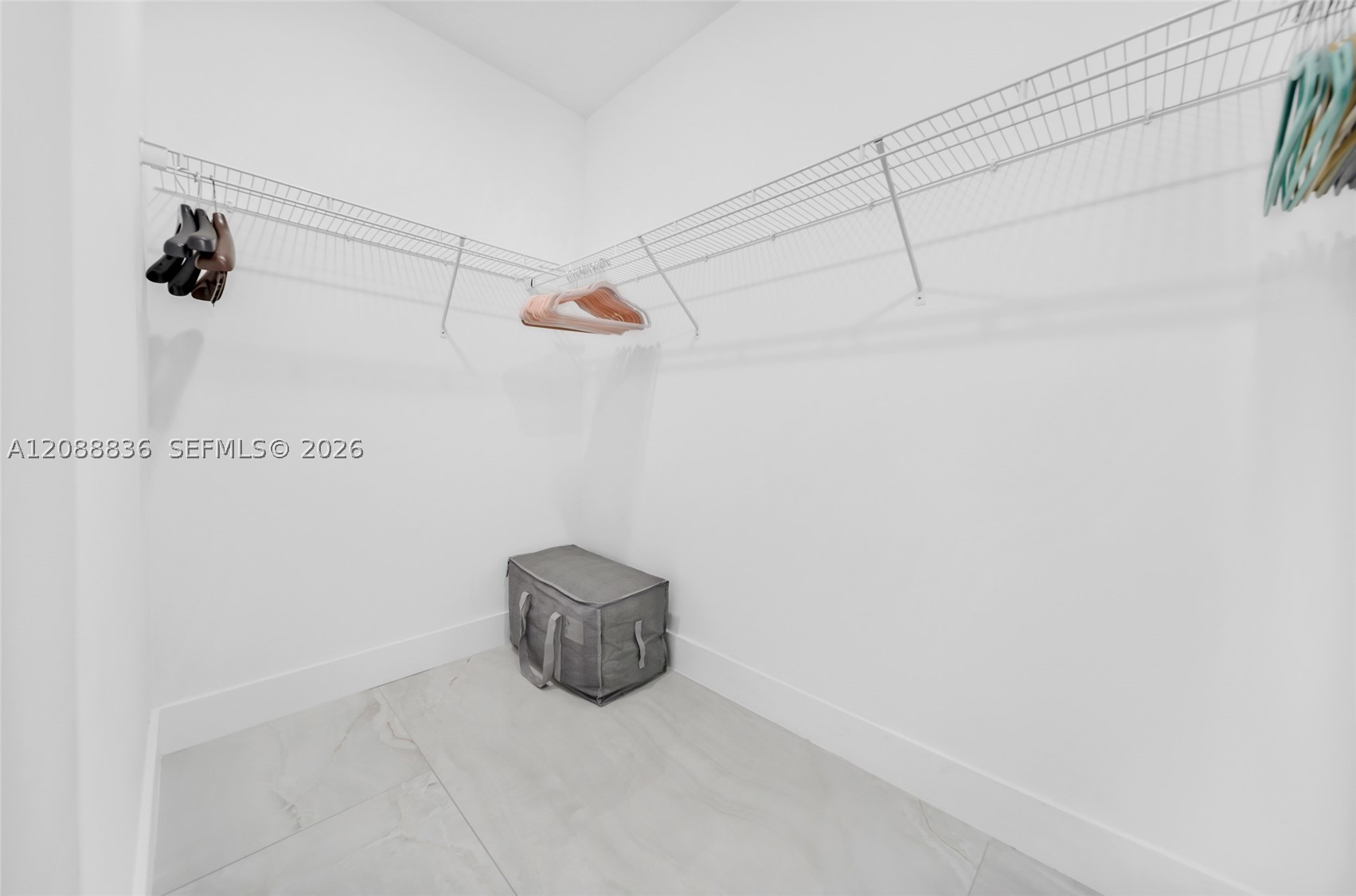 41 SE 5th St #1407, Miami FL 33131