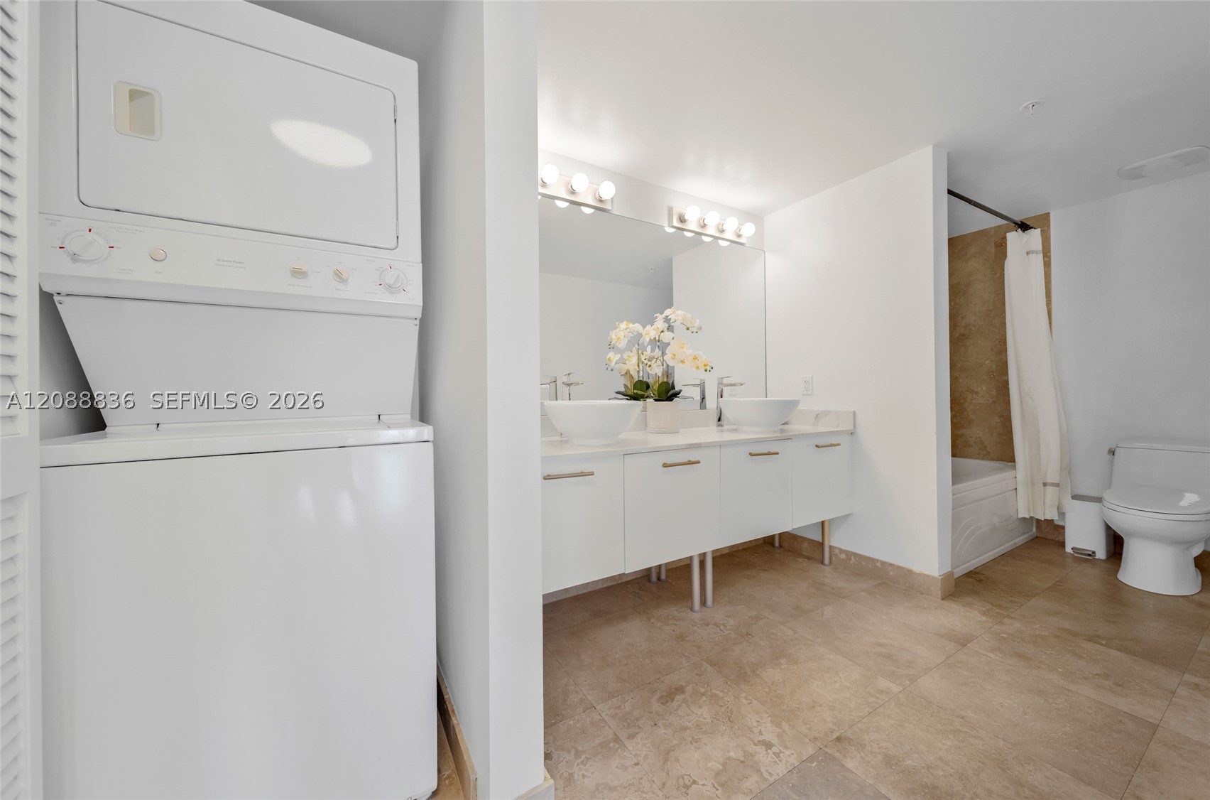 41 SE 5th St #1407, Miami FL 33131