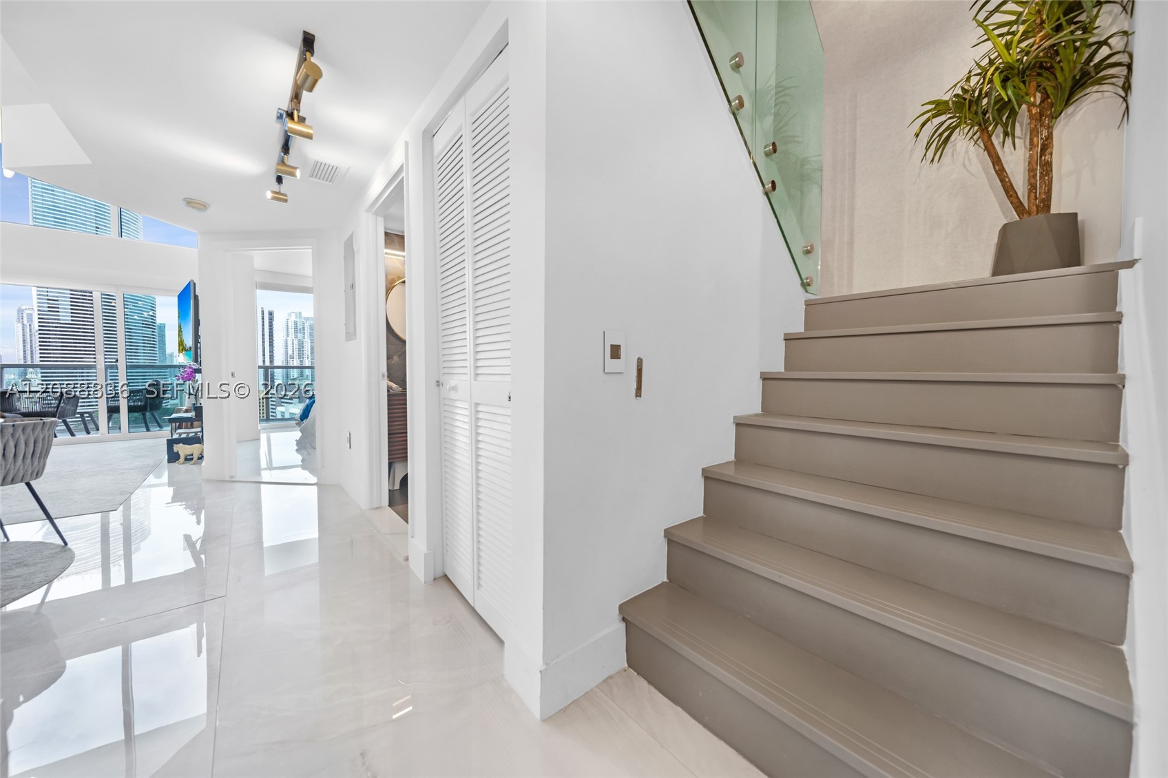 41 SE 5th St #1407, Miami FL 33131