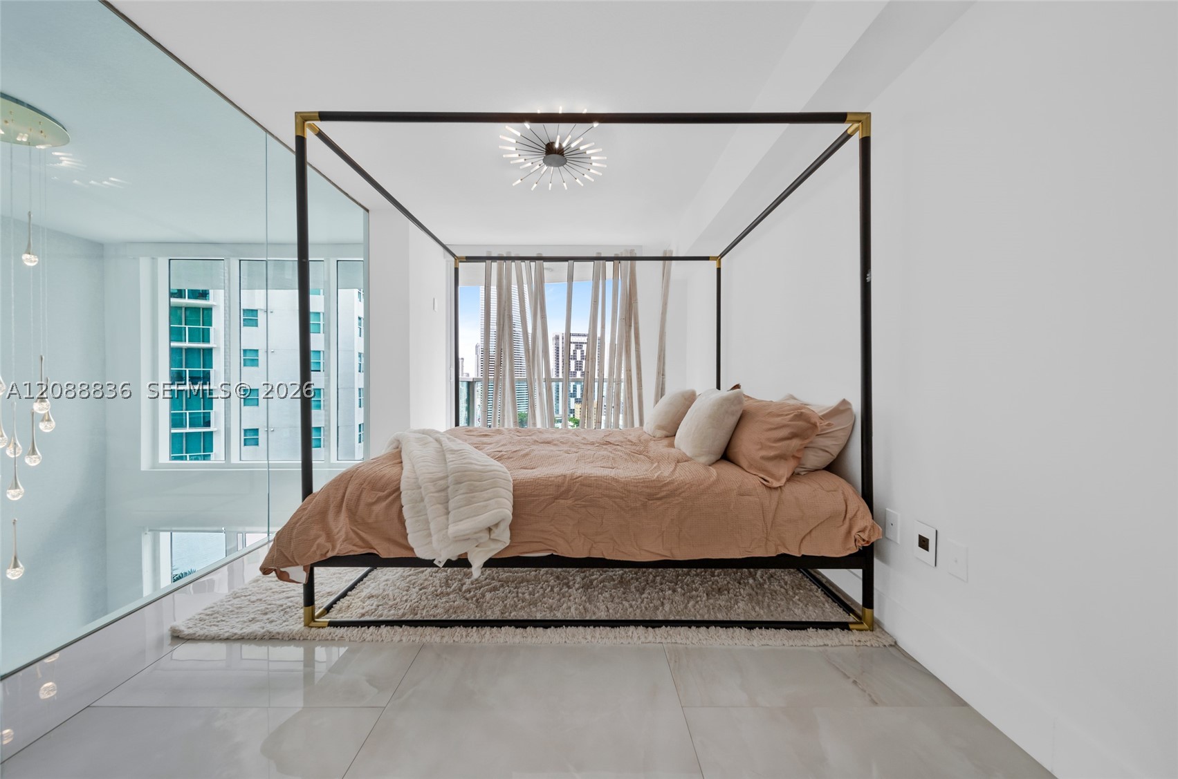 41 SE 5th St #1407, Miami FL 33131
