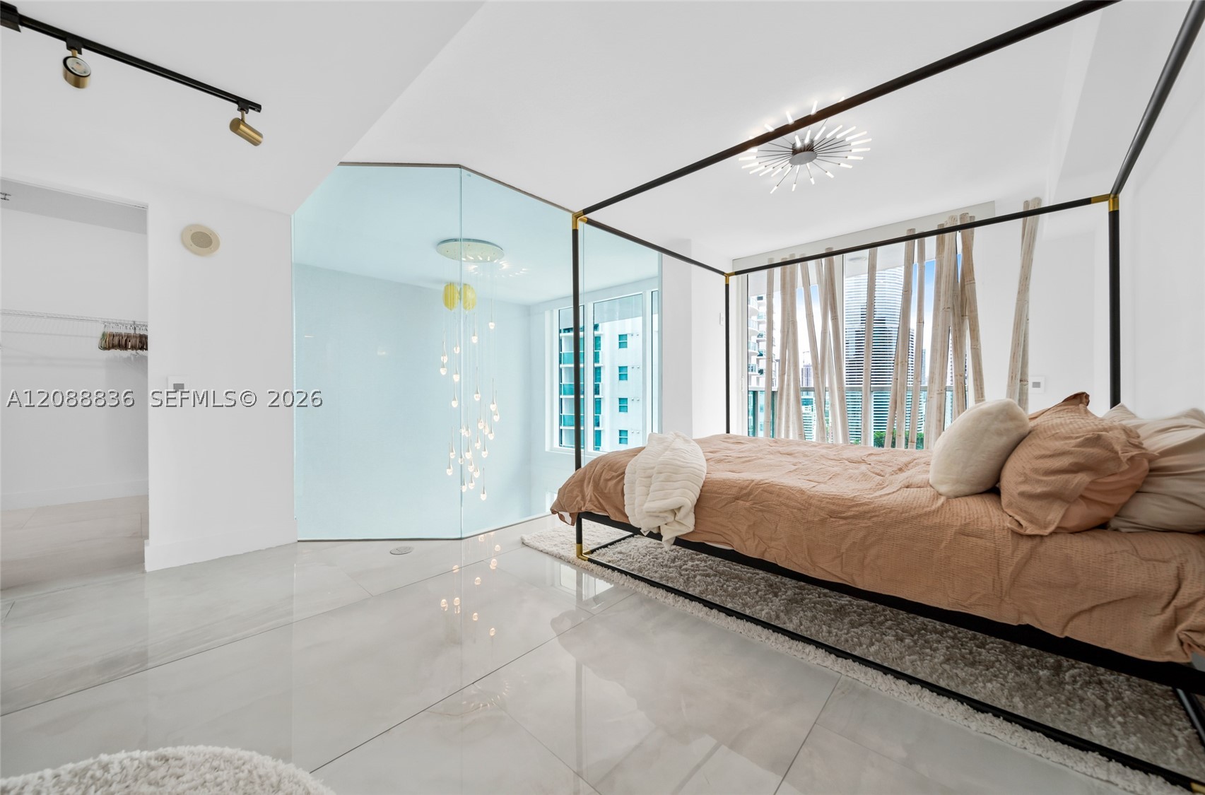 41 SE 5th St #1407, Miami FL 33131
