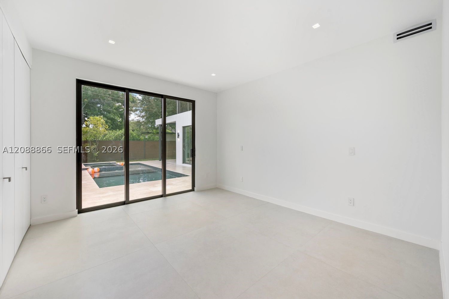 300 NE 48th St, Miami FL 33137