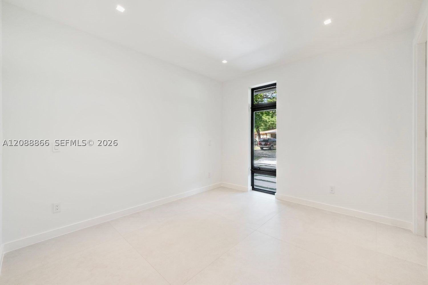 300 NE 48th St, Miami FL 33137