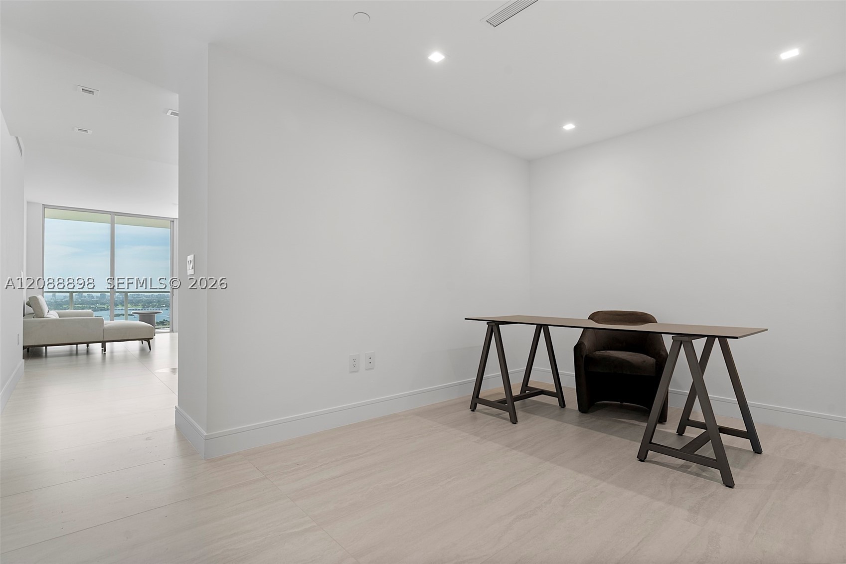 2411 Laguna Circle #1001, North Miami FL 33181