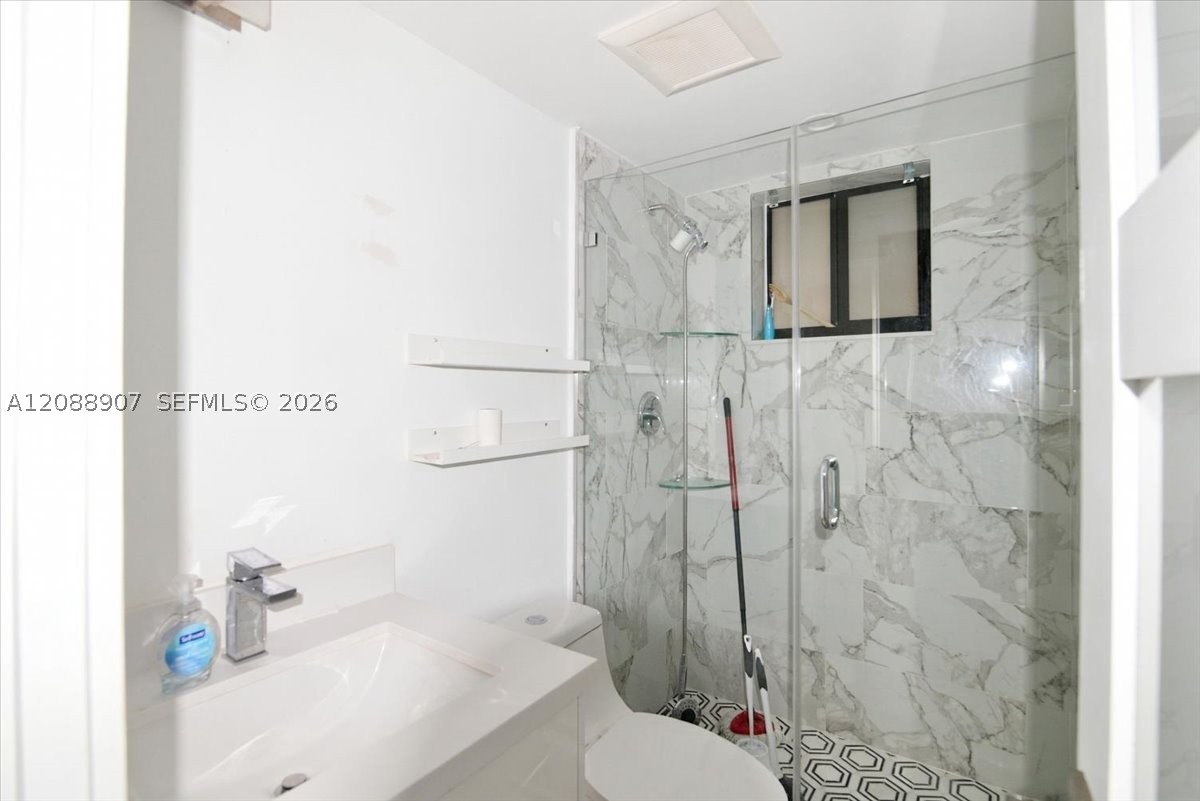2745 W 62 #202, Hialeah FL 33016