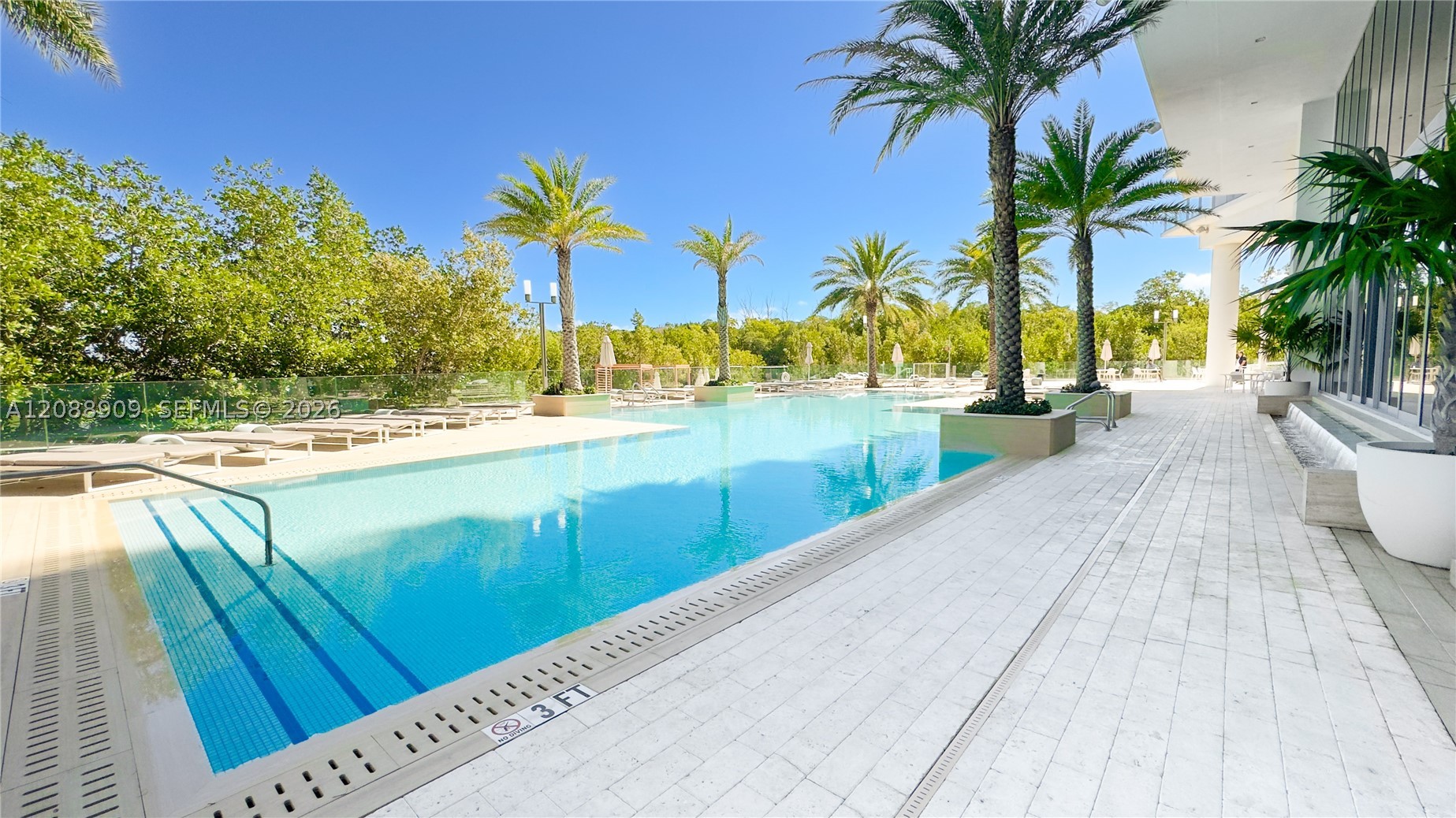 16385 Biscayne Blvd #707, North Miami Beach FL 33160