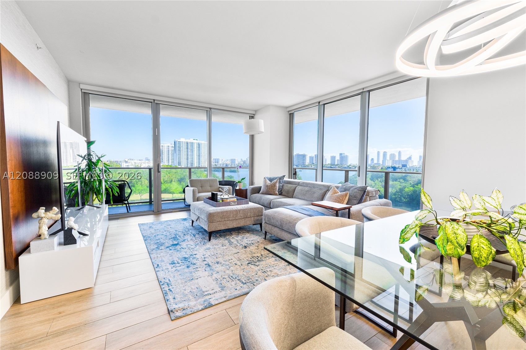 16385 Biscayne Blvd #707, North Miami Beach FL 33160