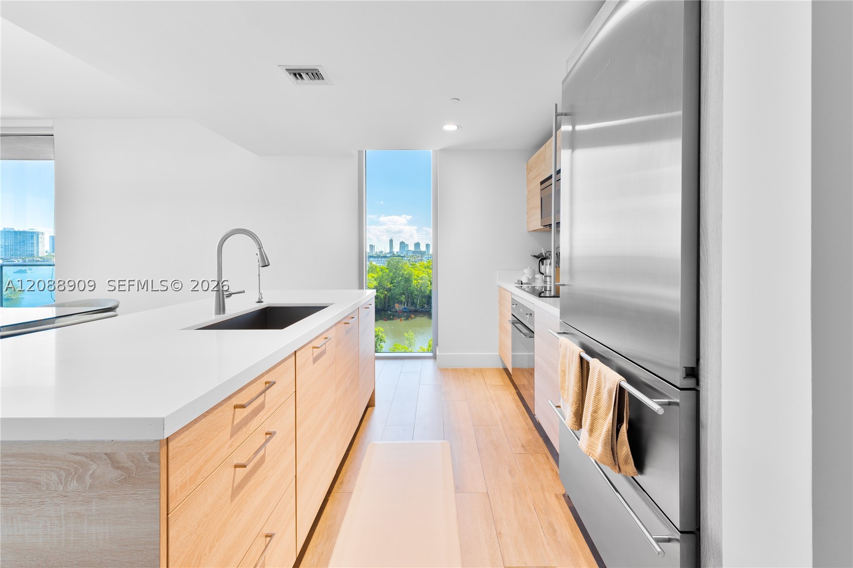 16385 Biscayne Blvd #707, North Miami Beach FL 33160