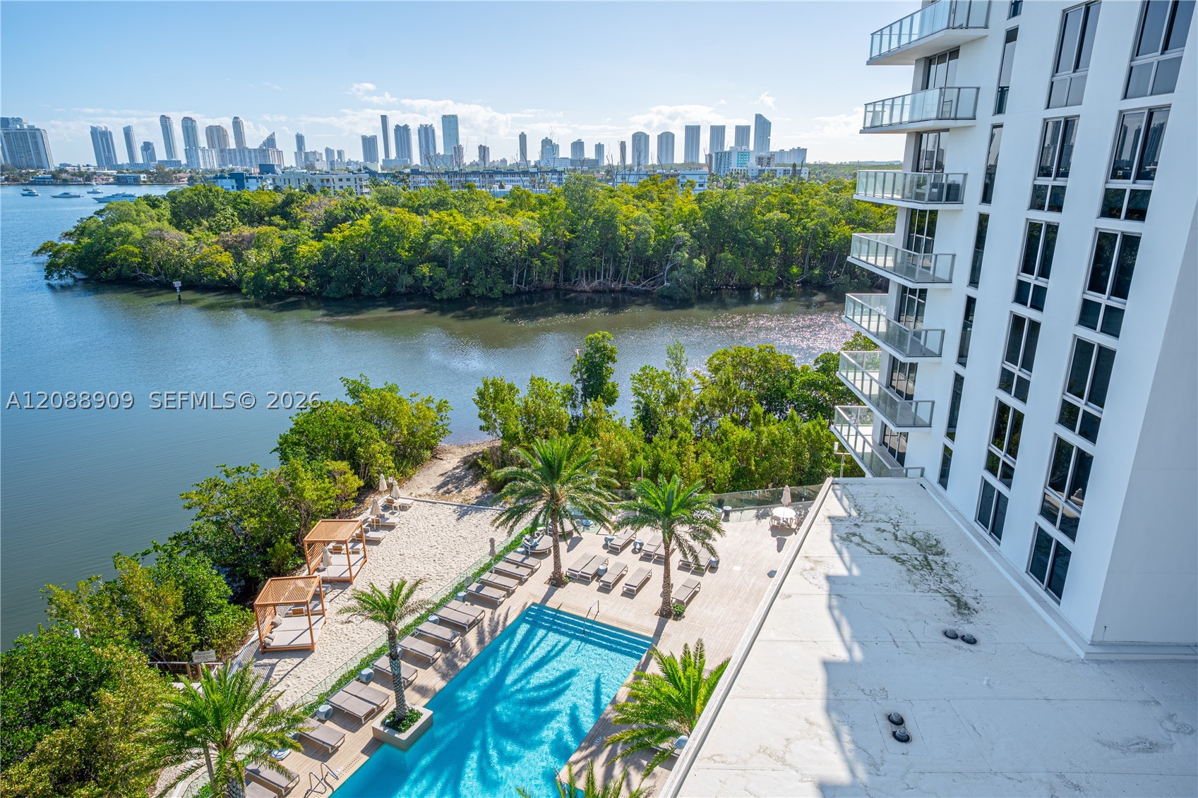 16385 Biscayne Blvd #707, North Miami Beach FL 33160