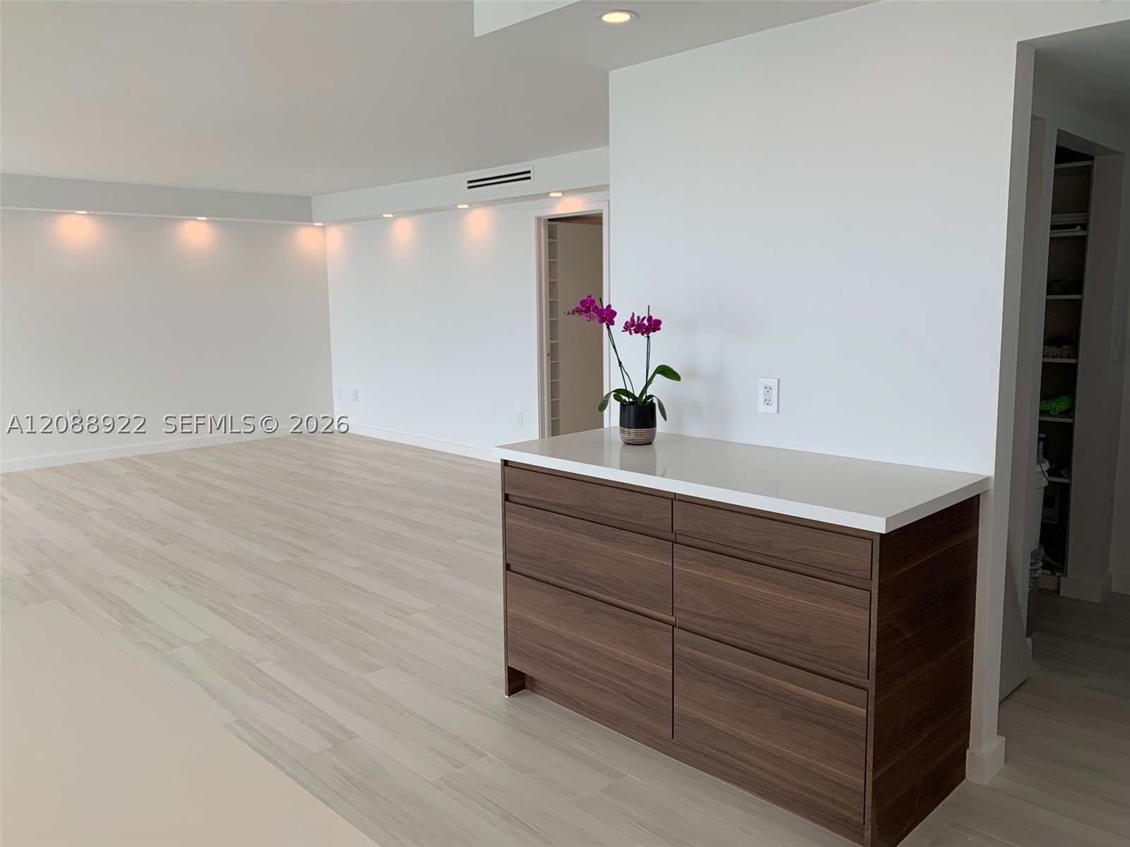881 Ocean Dr #12C, Key Biscayne FL 33149