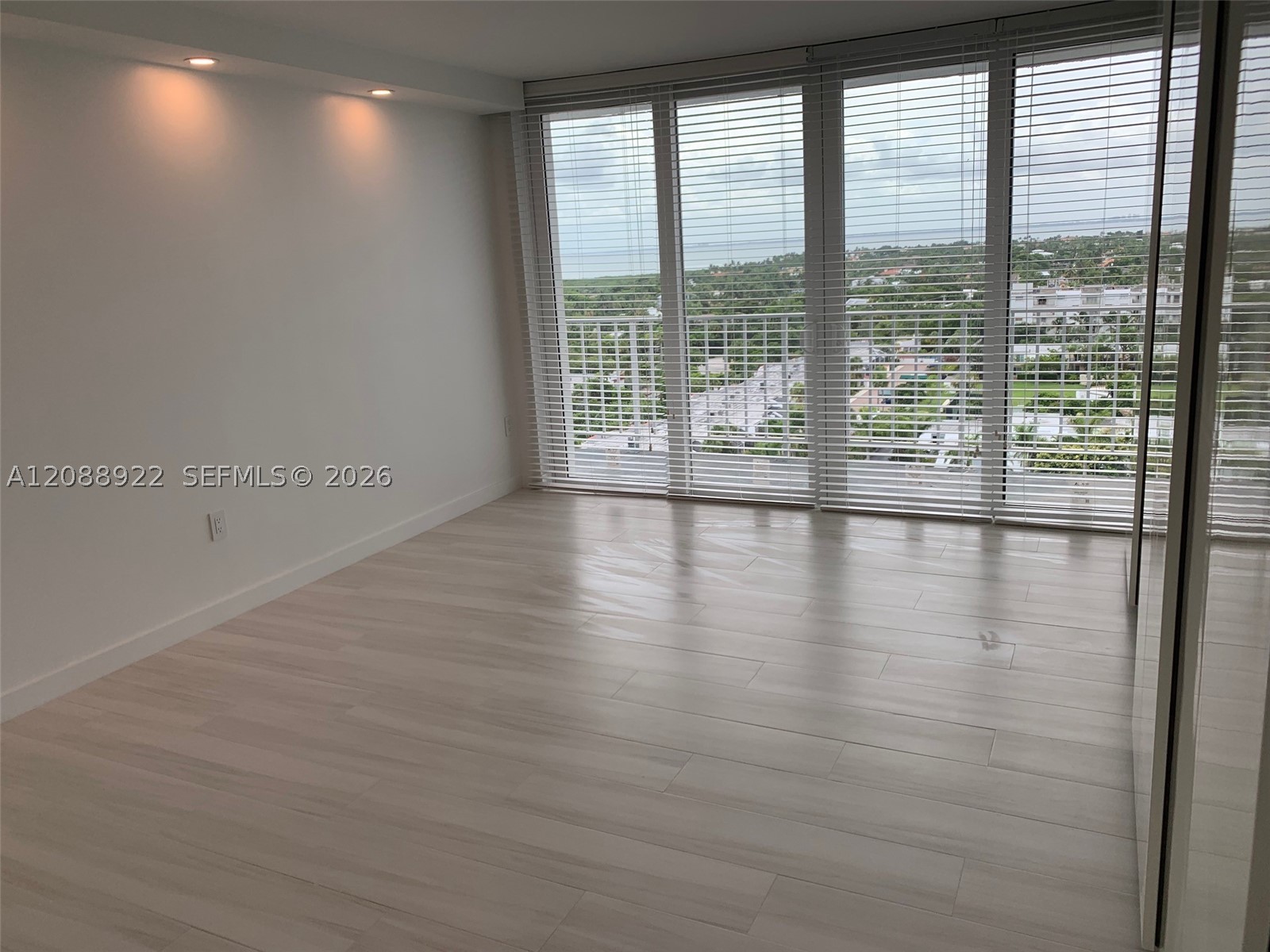 881 Ocean Dr #12C, Key Biscayne FL 33149