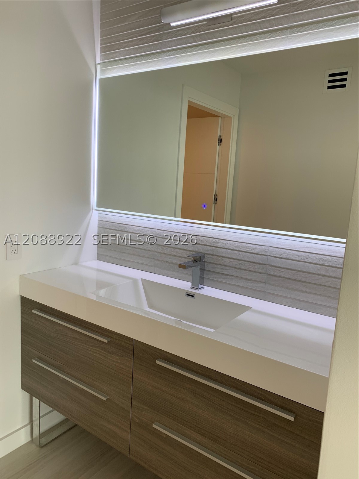 881 Ocean Dr #12C, Key Biscayne FL 33149