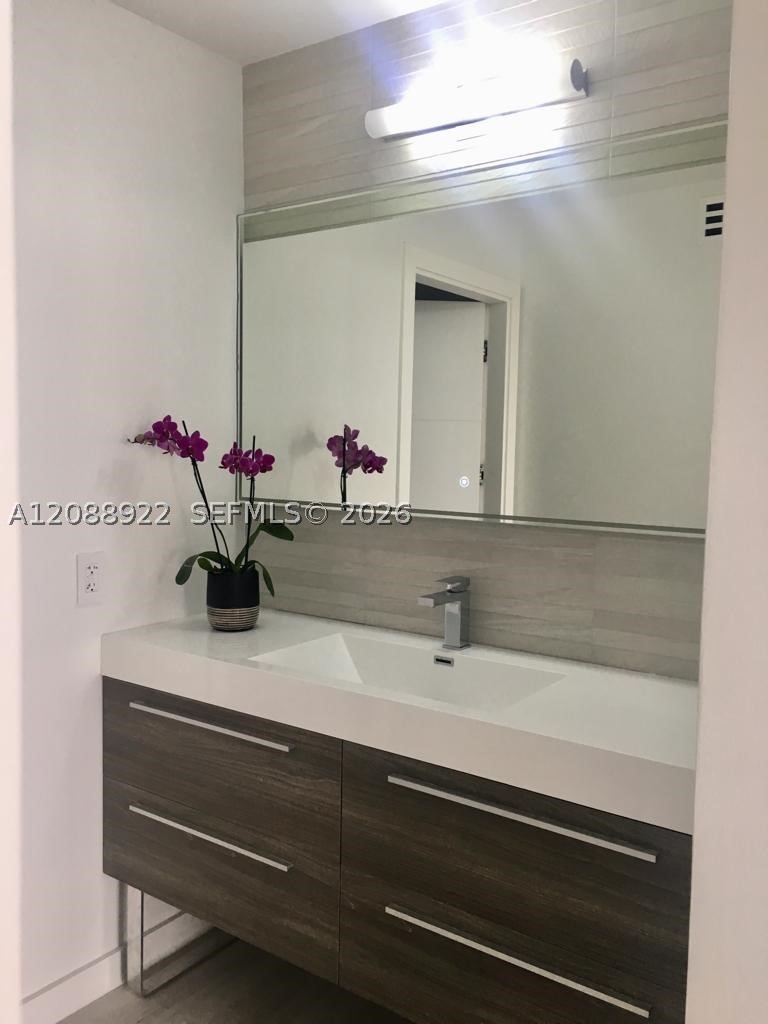 881 Ocean Dr #12C, Key Biscayne FL 33149