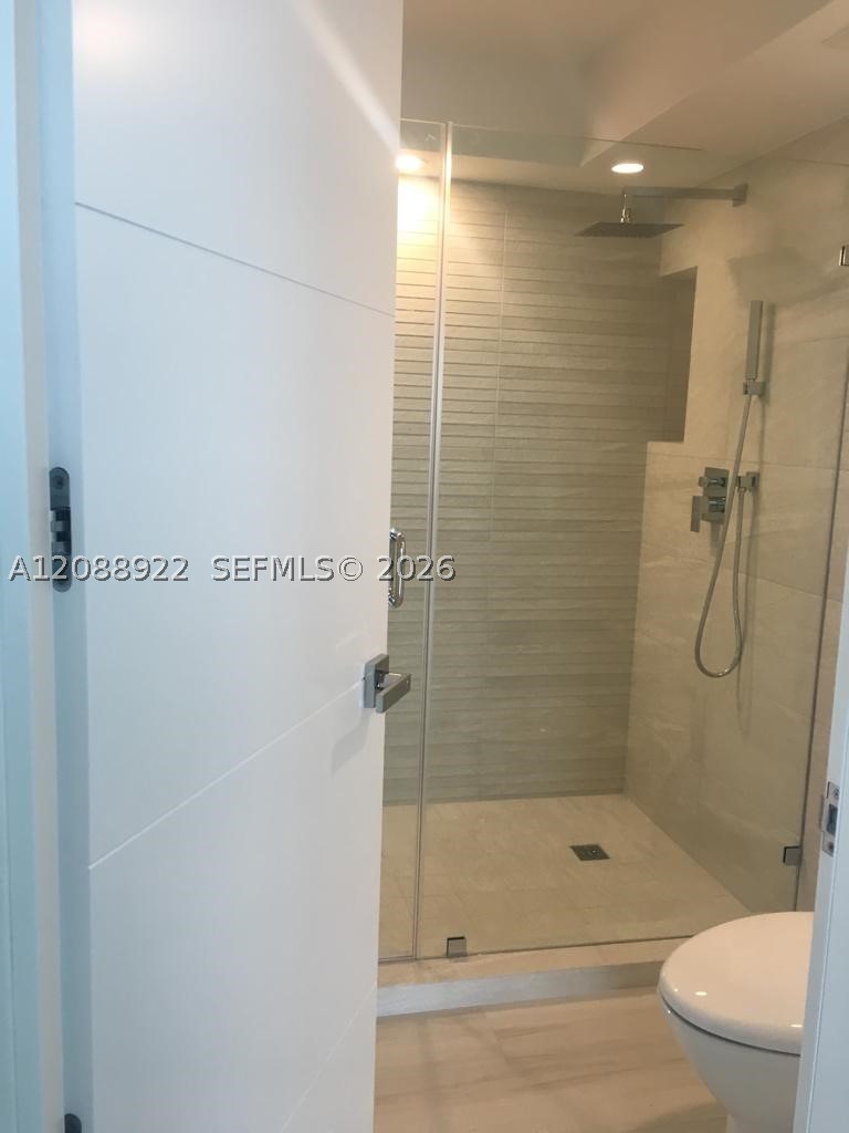 881 Ocean Dr #12C, Key Biscayne FL 33149