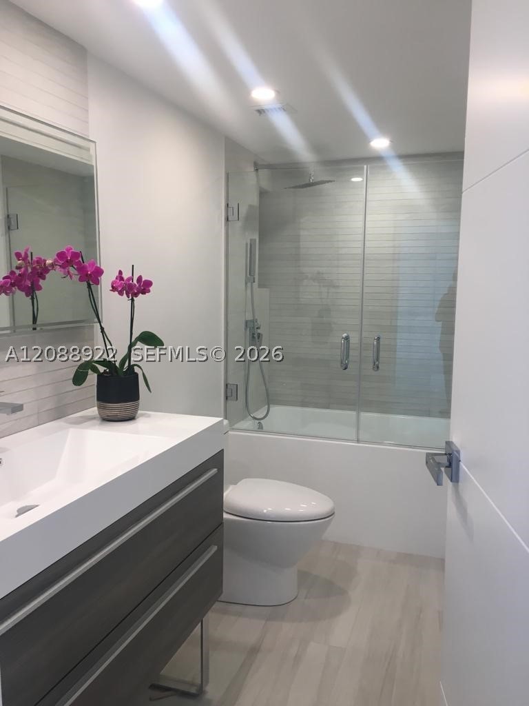 881 Ocean Dr #12C, Key Biscayne FL 33149