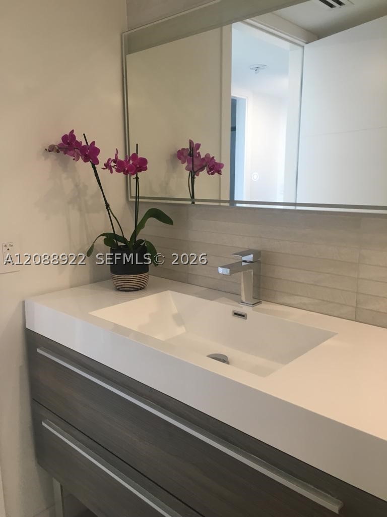 881 Ocean Dr #12C, Key Biscayne FL 33149